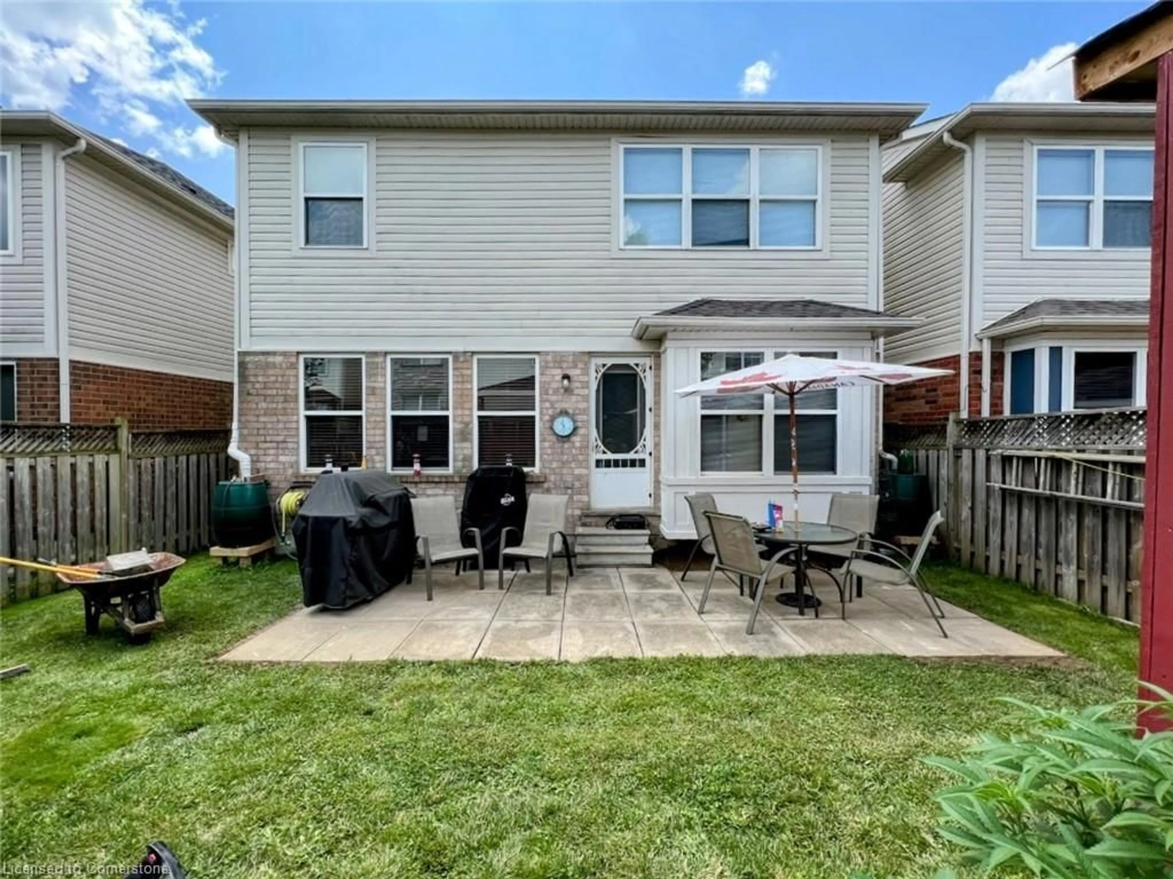 Patio, street for 20 Longspur Way, Cambridge Ontario N1T 2K4