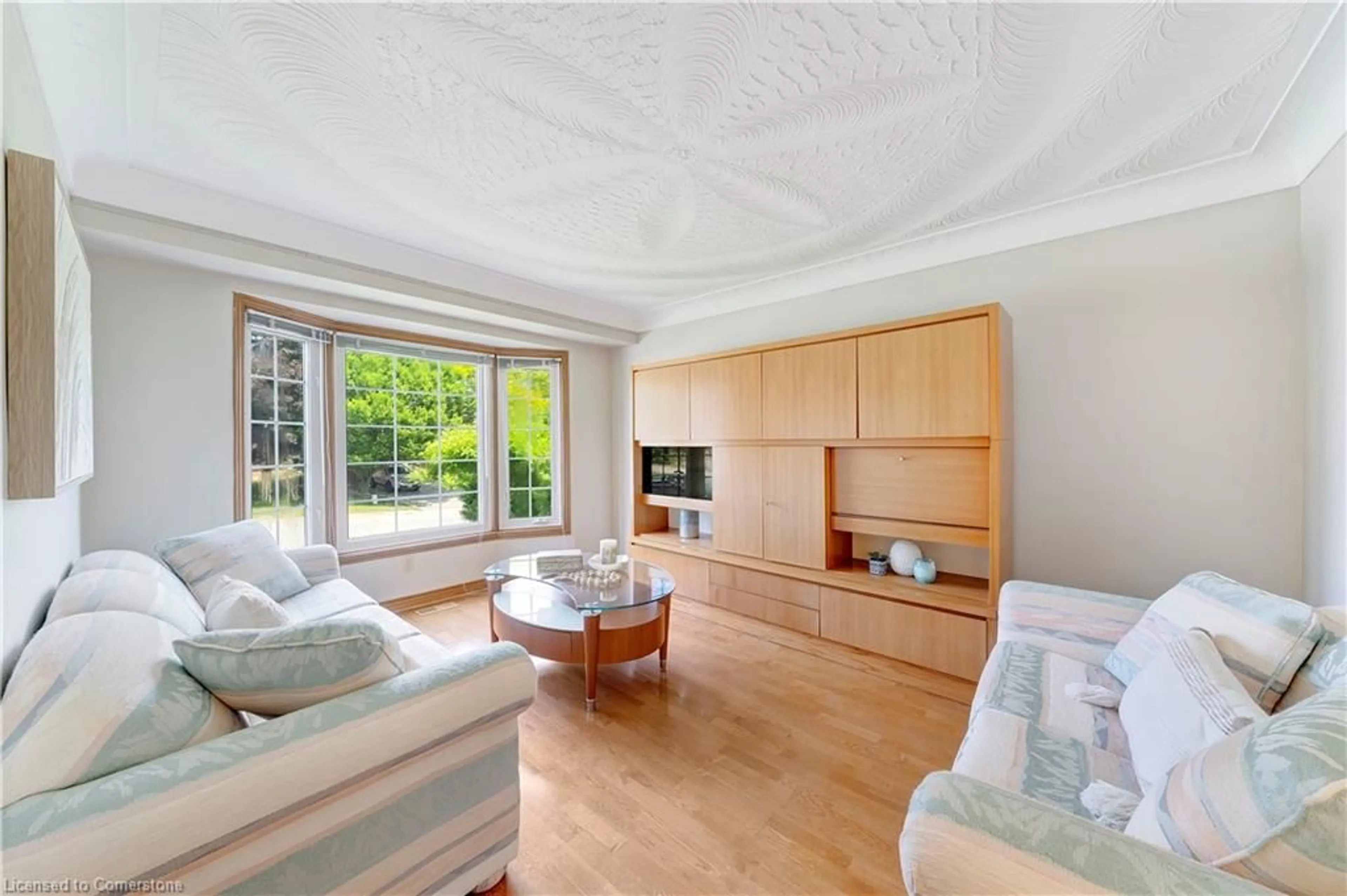 Living room with furniture, wood/laminate floor for 3 Tristan Crt, Waterdown Ontario L9H 7G7