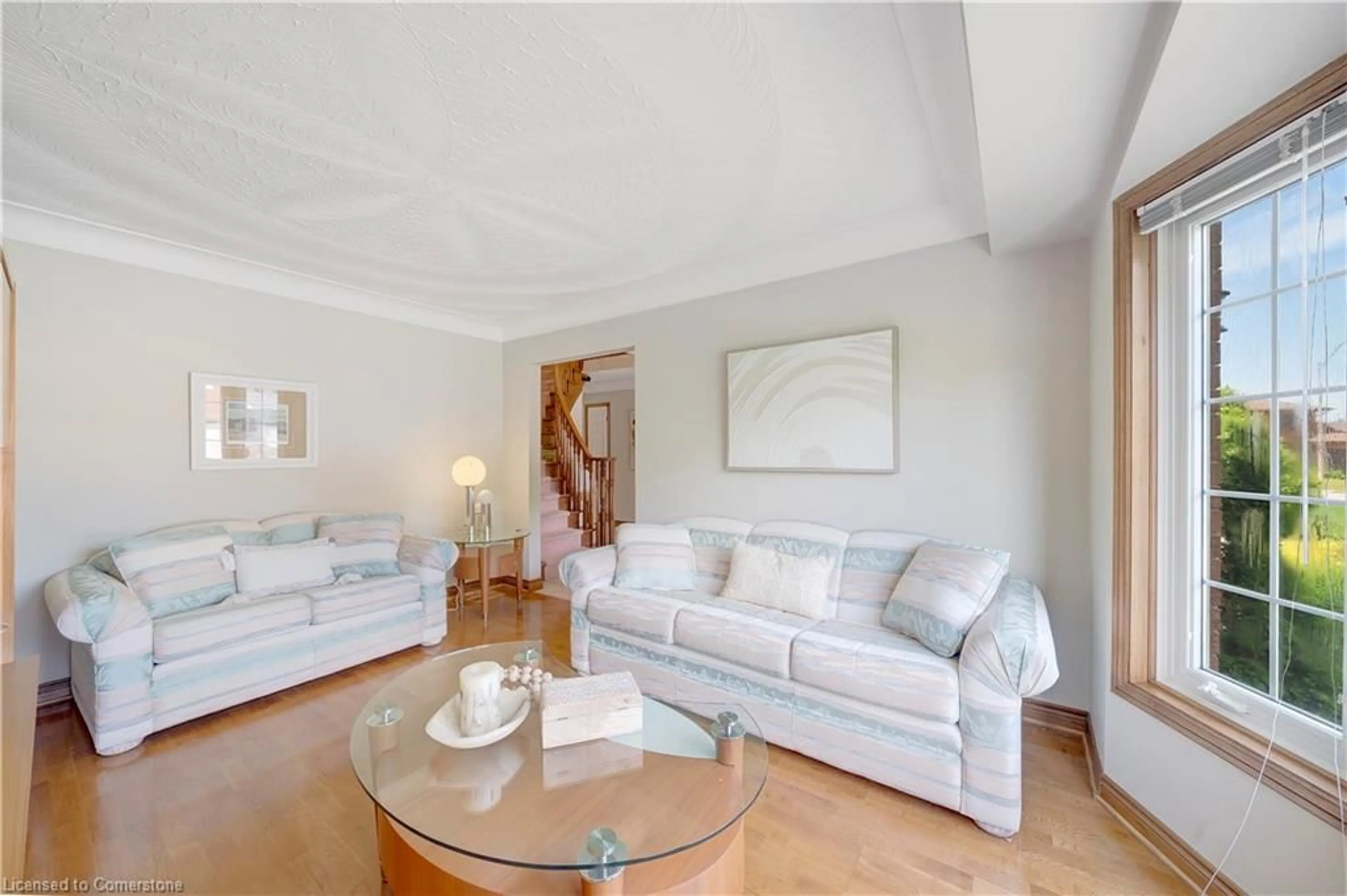 Living room with furniture, unknown for 3 Tristan Crt, Waterdown Ontario L9H 7G7