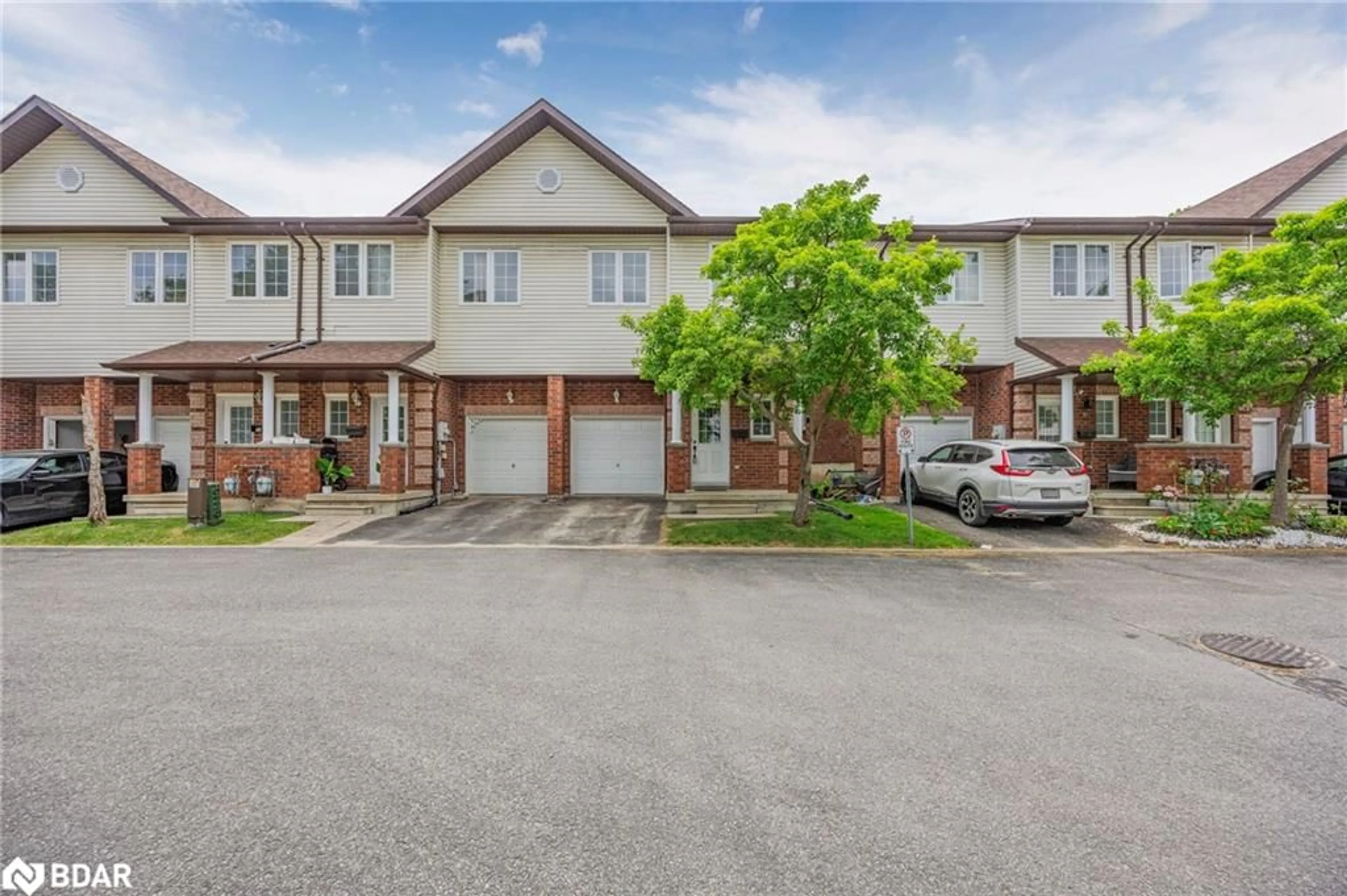 A pic from outside/outdoor area/front of a property/back of a property/a pic from drone, street for 488 Yonge Street St #12, Barrie Ontario L4N 4E2
