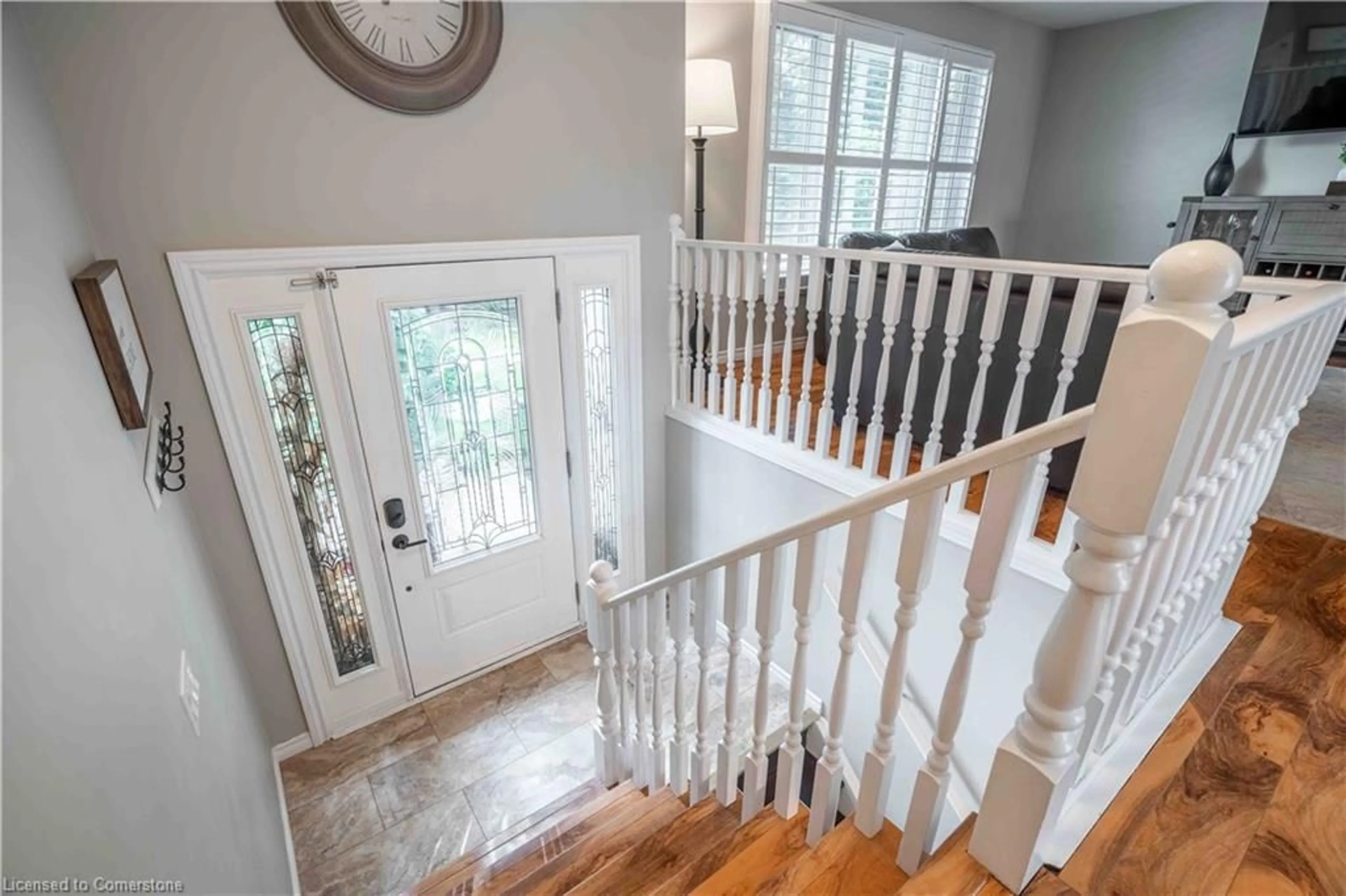 Indoor entryway for 37 Mcmaster Dr, Caledonia Ontario N3W 1H4