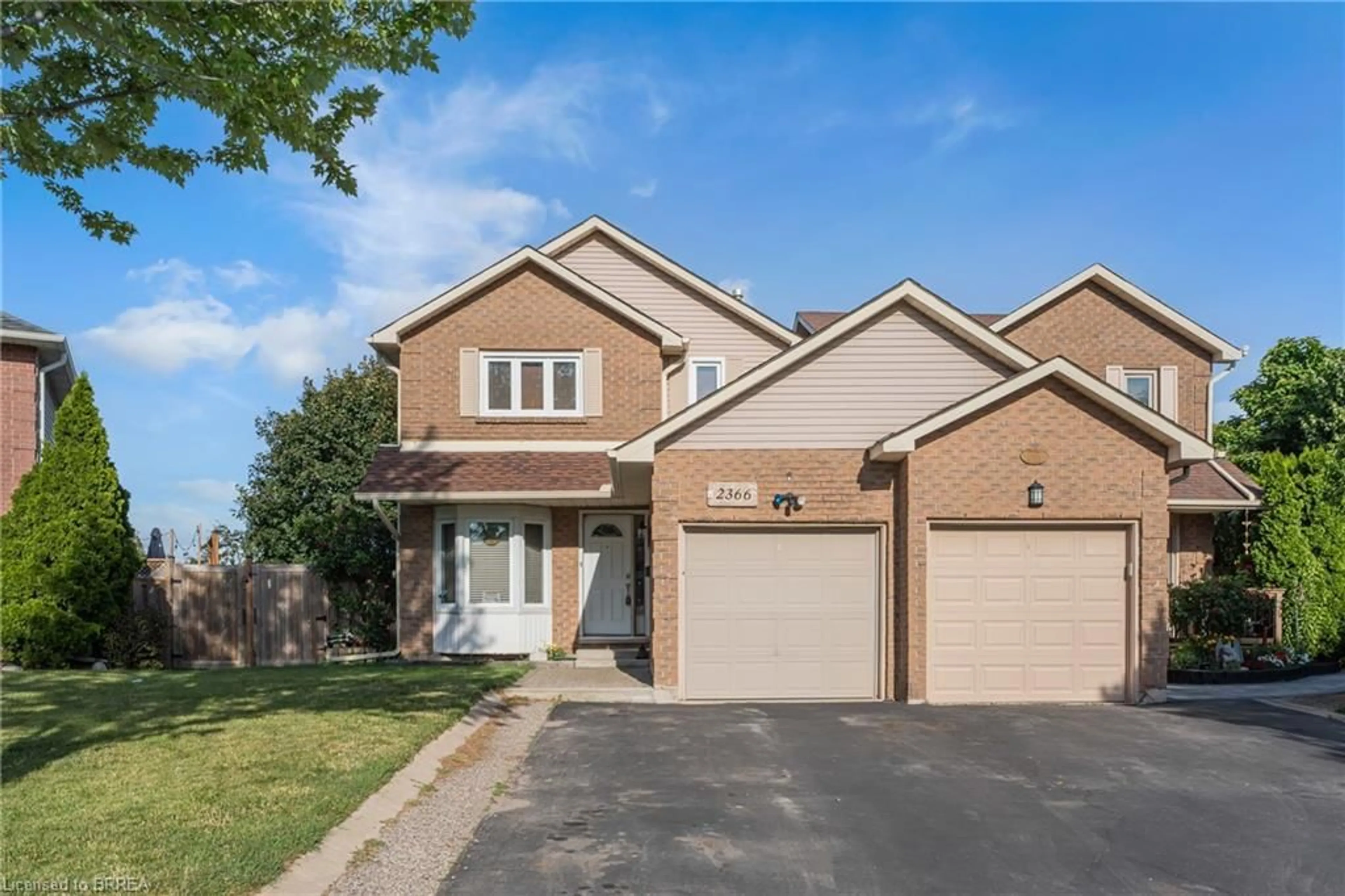 Home with brick exterior material, street for 2366 Brunswick Crt, Burlington Ontario L7P 4P1