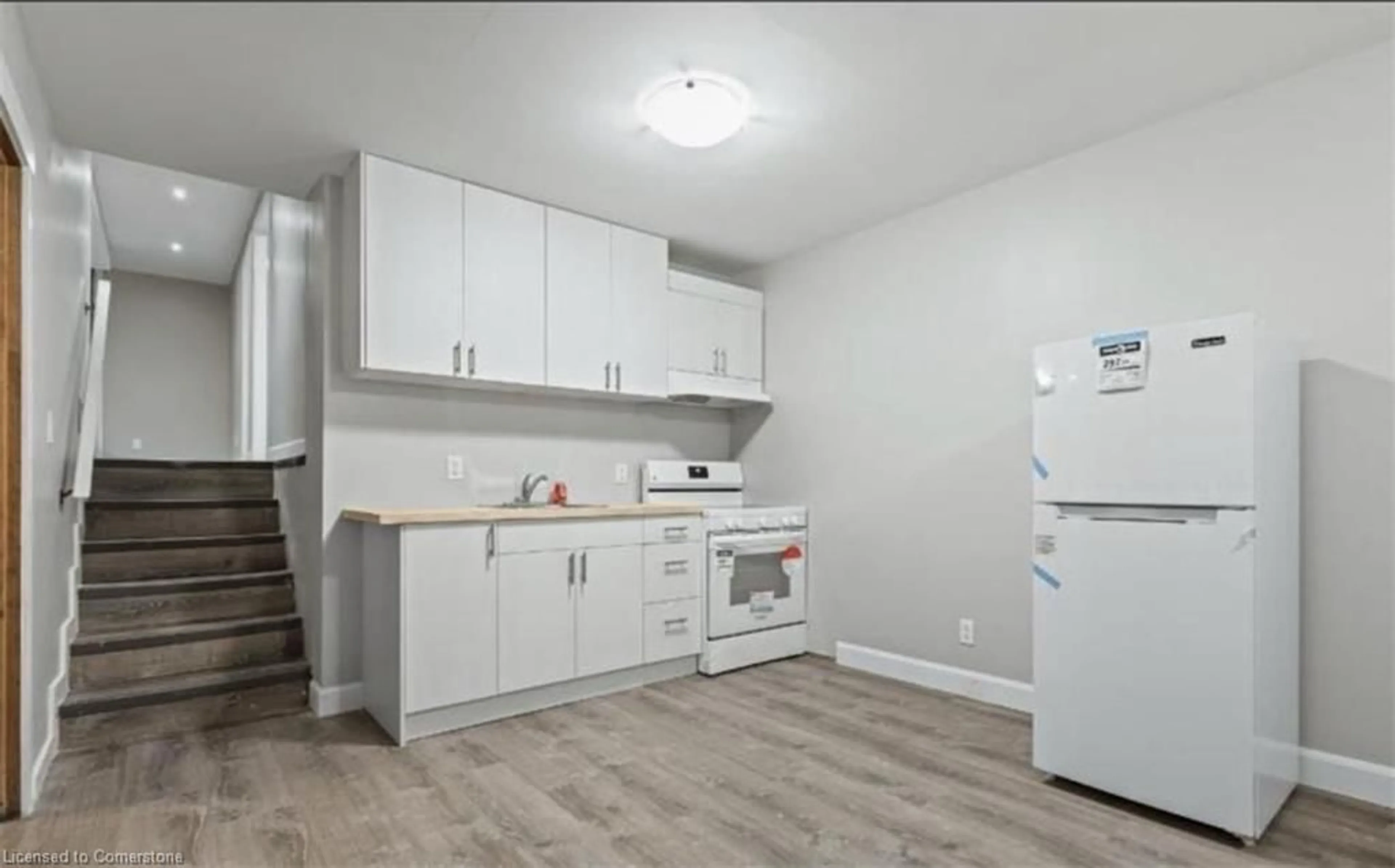 Standard kitchen, wood/laminate floor for 20 Lambert Pl, Kitchener Ontario N2A 1N1