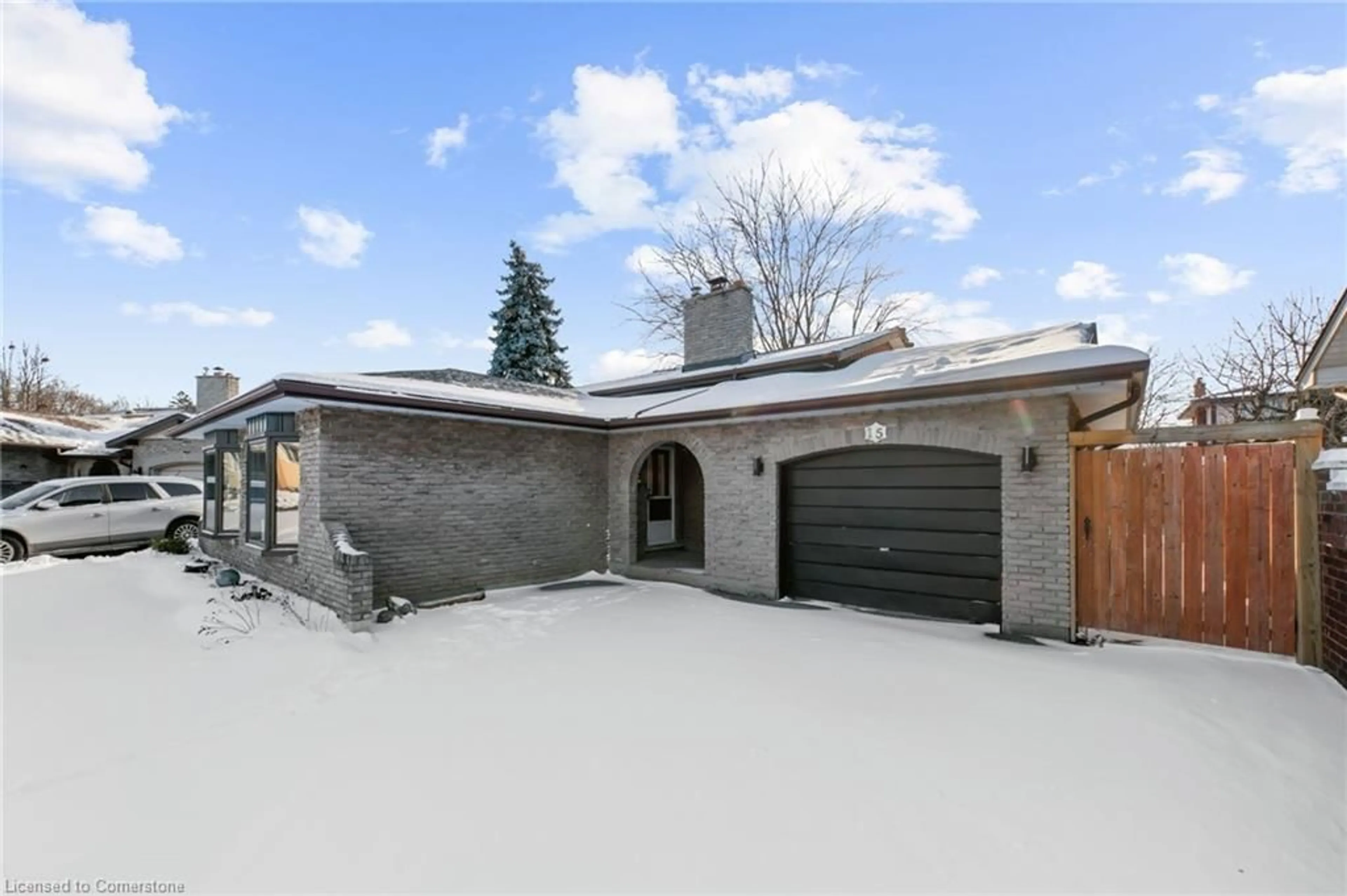 Home with brick exterior material, street for 15 Bayshore Cres, St. Catharines Ontario L2N 5Y3