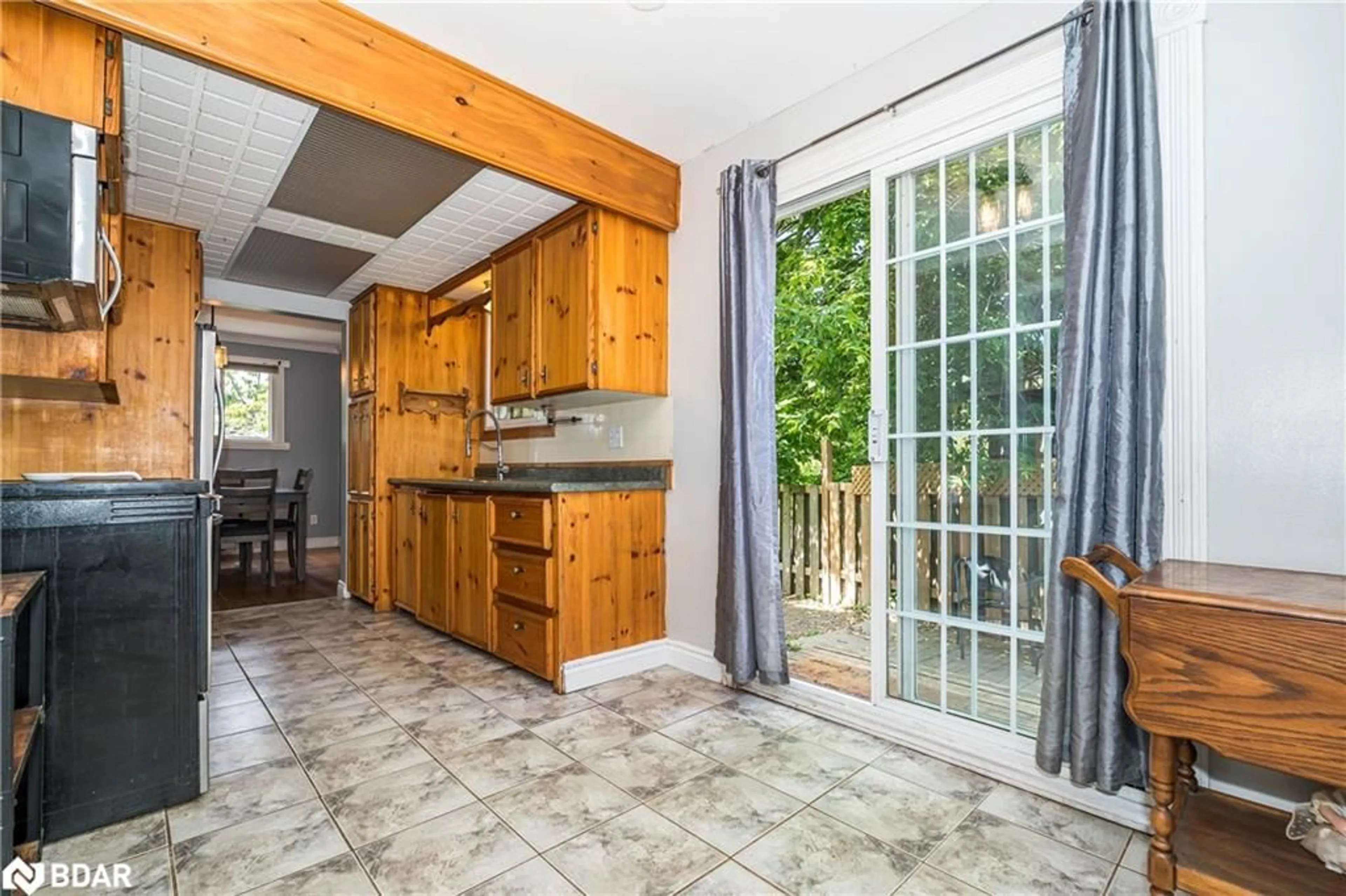 Open concept kitchen, unknown for 345 Killarney Crt, Oshawa Ontario L1J 6C6