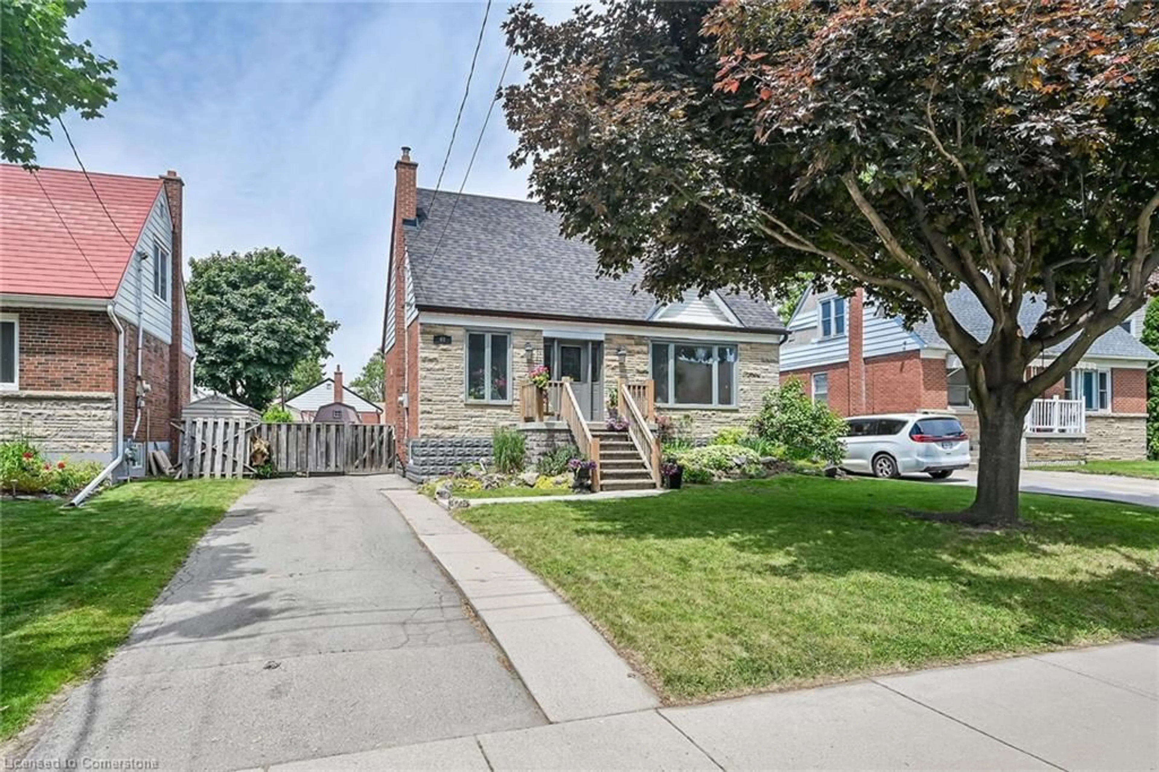 Home with brick exterior material, street for 40 Green Meadow Rd, Hamilton Ontario L8T 3J5