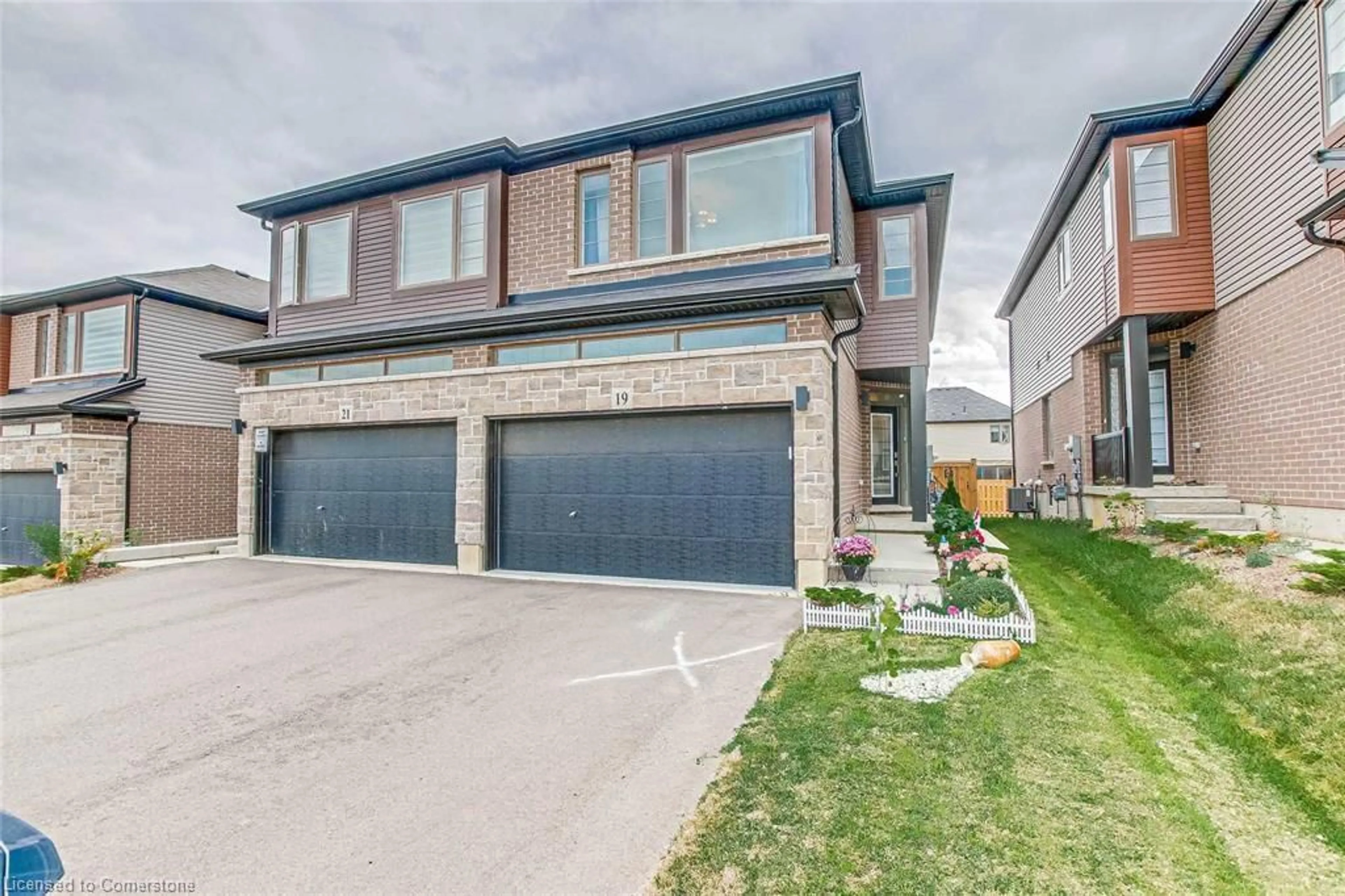 A pic from outside/outdoor area/front of a property/back of a property/a pic from drone, street for 19 Baker Lane, Paris Ontario N3L 0K3