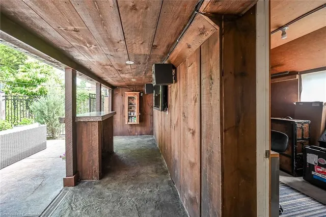 Additional property image - 287 King St