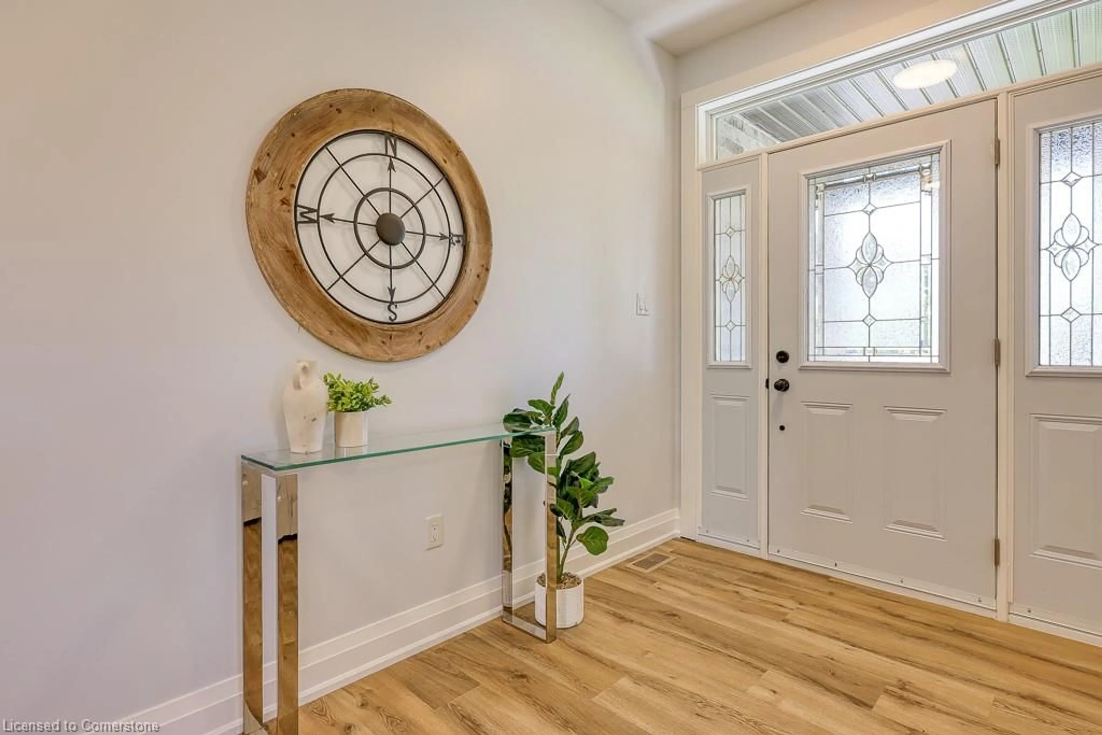 Indoor entryway for 192 Talbot St, Courtland Ontario N0J 1E0