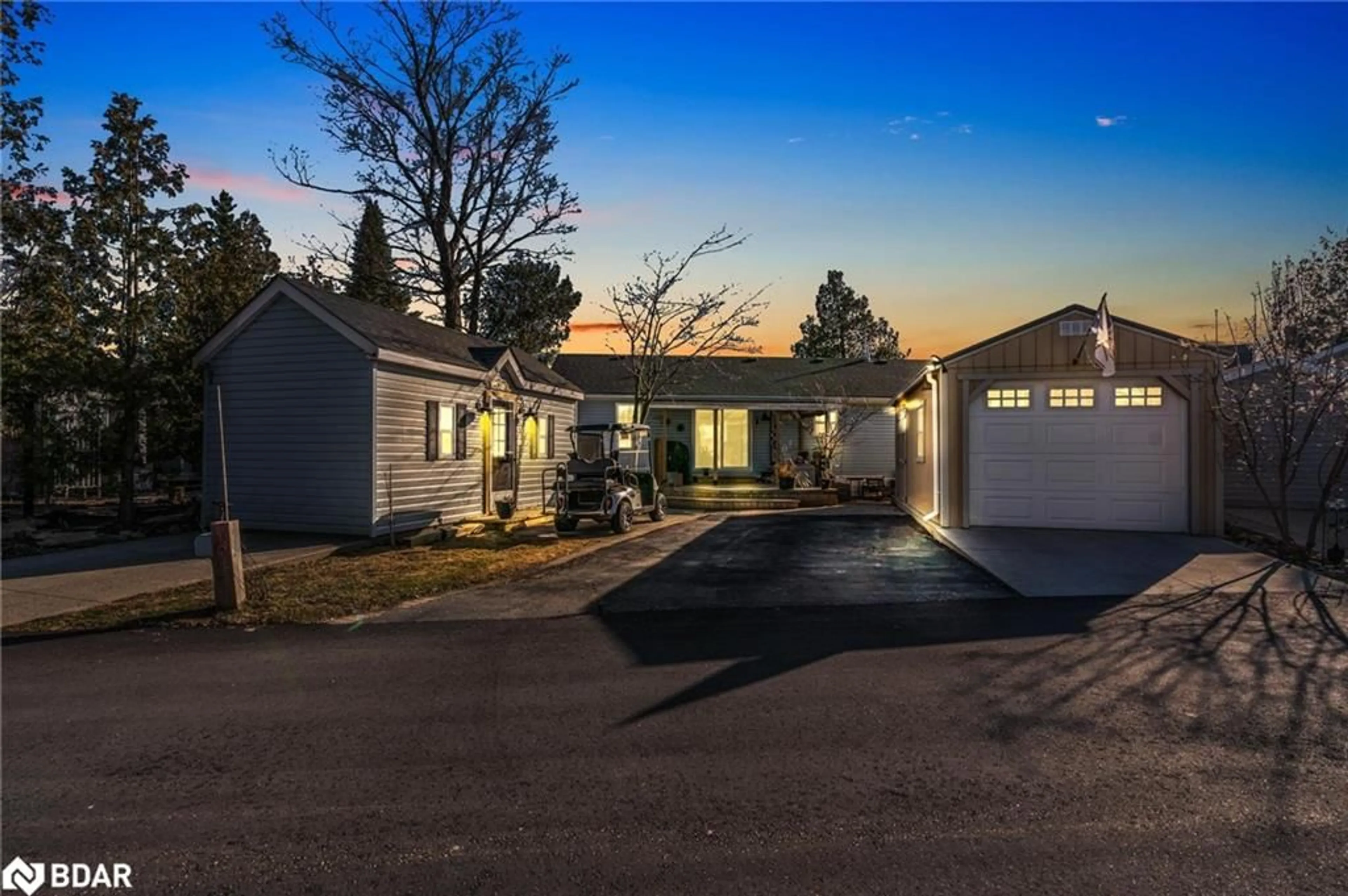 A pic from outside/outdoor area/front of a property/back of a property/a pic from drone, street for 35 Trillium Rd, Puslinch Ontario N0B 2J0