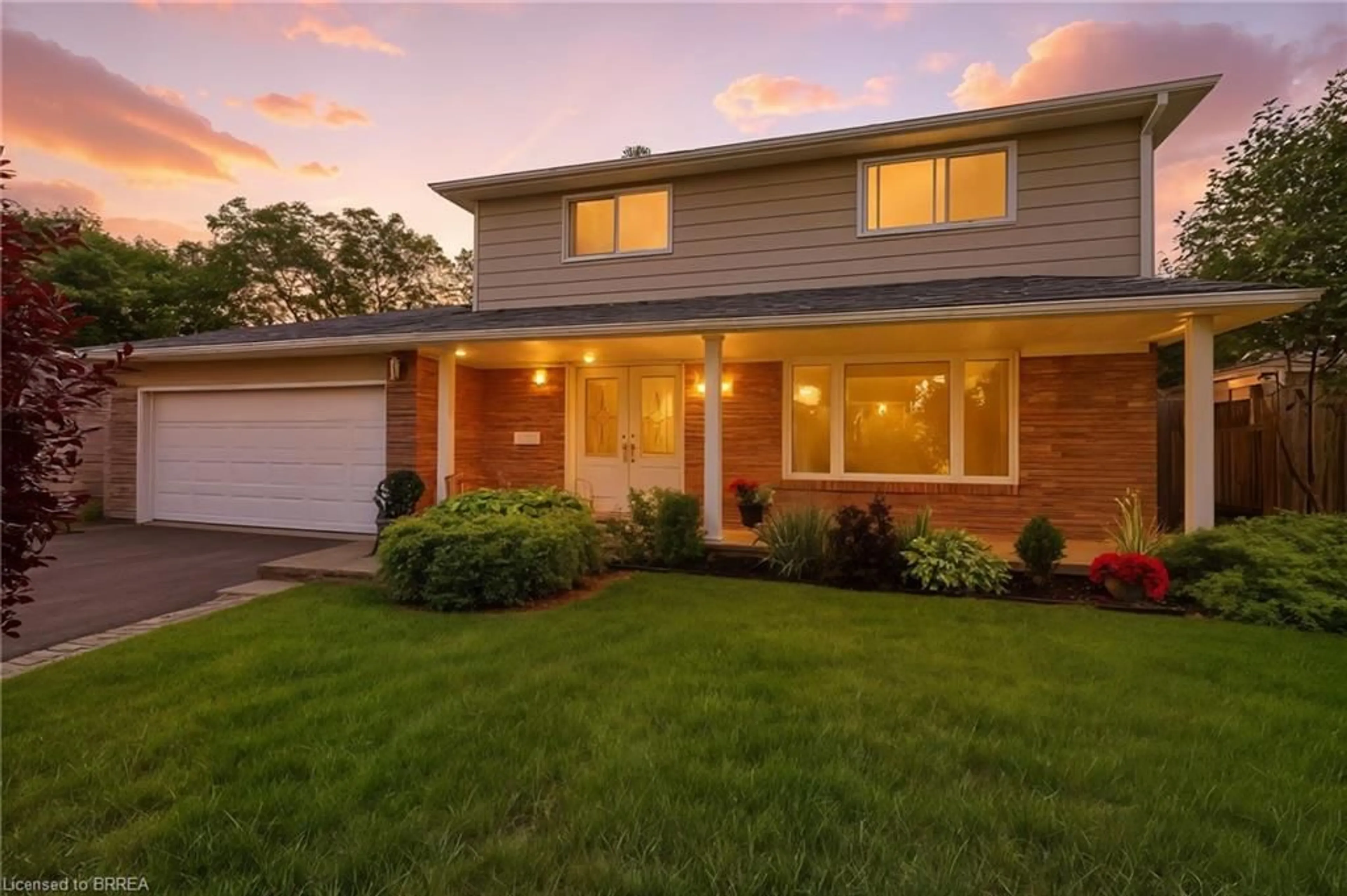 Home with brick exterior material, street for 307 Erindale Dr, Burlington Ontario L7L 4T3