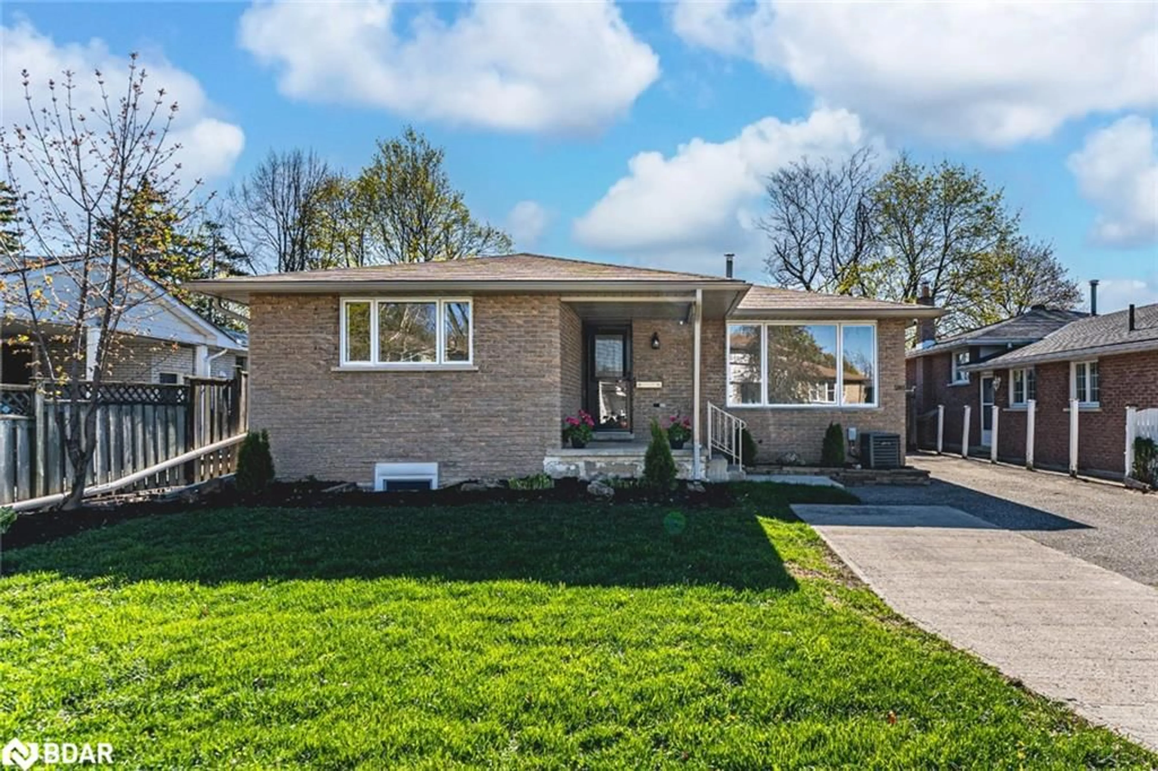 Home with brick exterior material, street for 281 Cook St, Barrie Ontario L4M 4H7