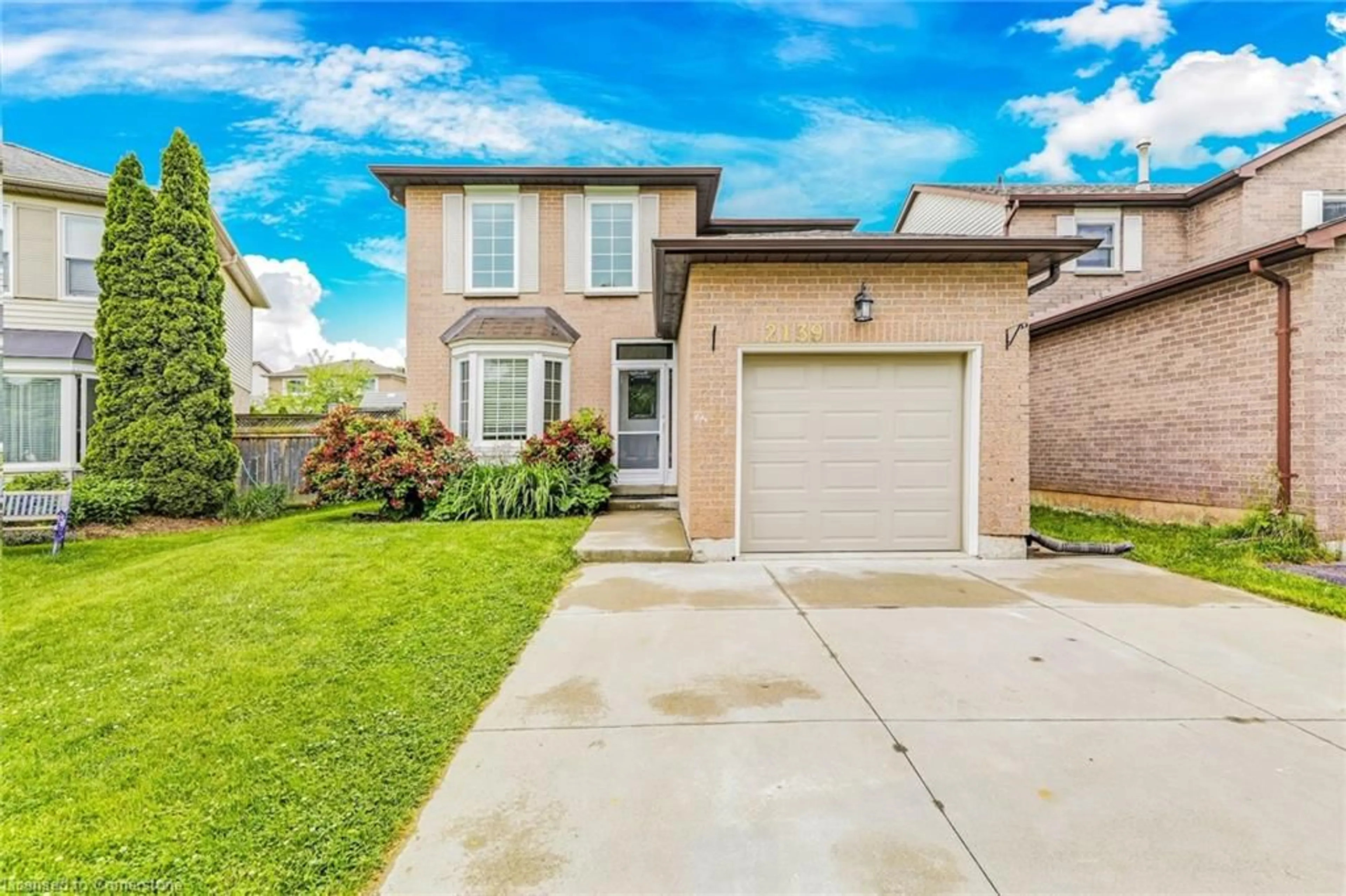 Home with brick exterior material, street for 2139 Hunt Cres, Burlington Ontario L7M 2P2