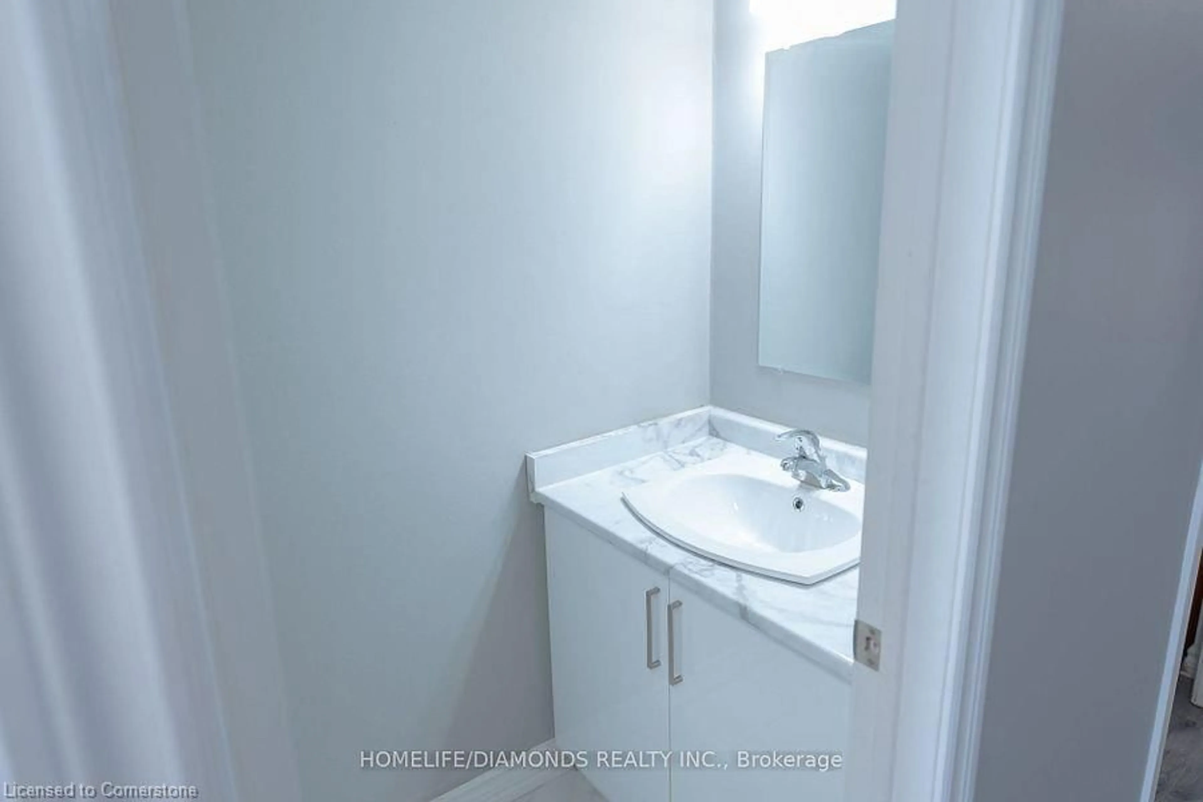 Standard bathroom, floor is not visible for 44 Nelson Trail, Welland Ontario L3C 3V4