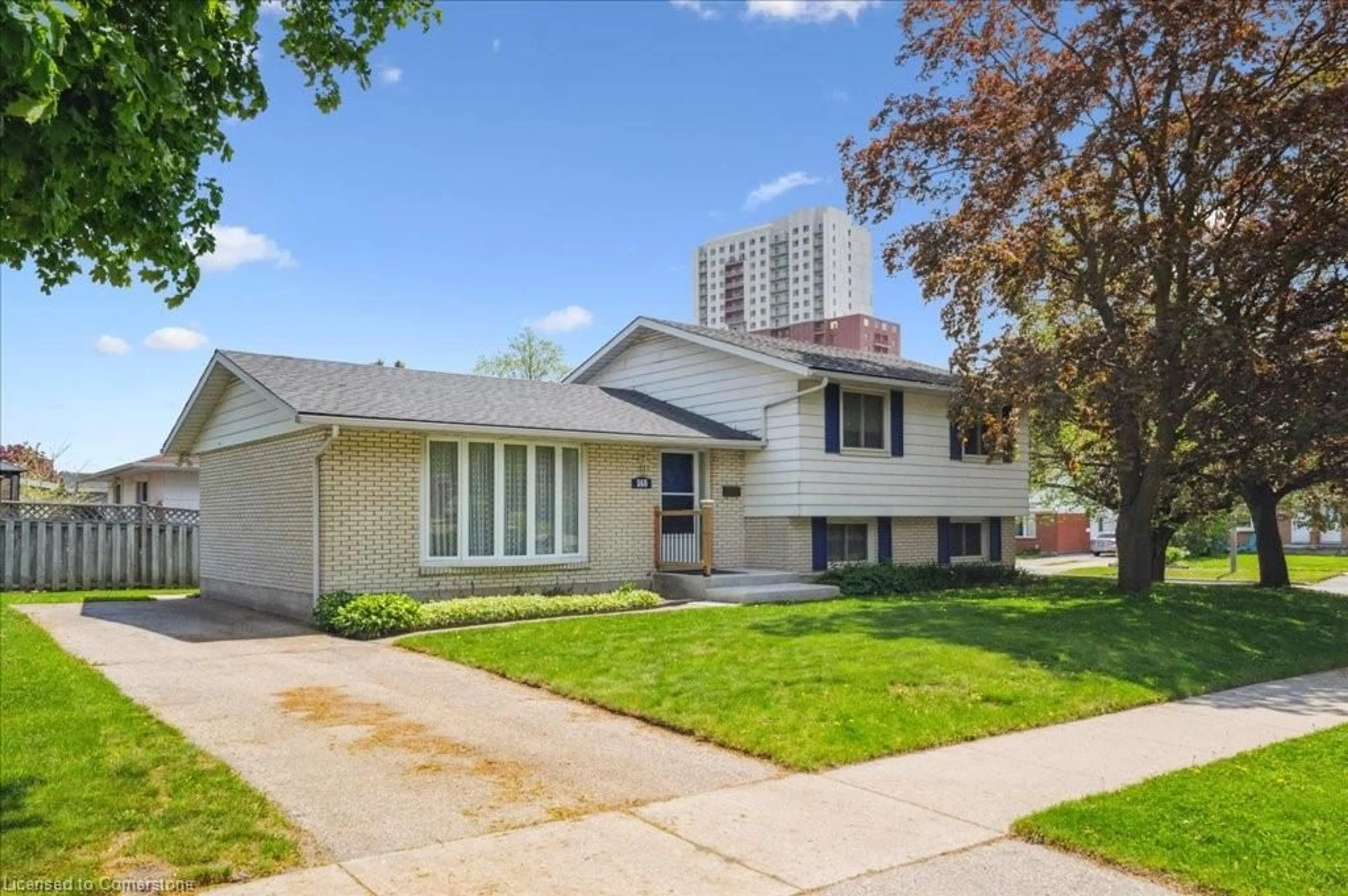 Home with vinyl exterior material, street for 148 Pepperwood Cres, Kitchener Ontario N2A 2R3
