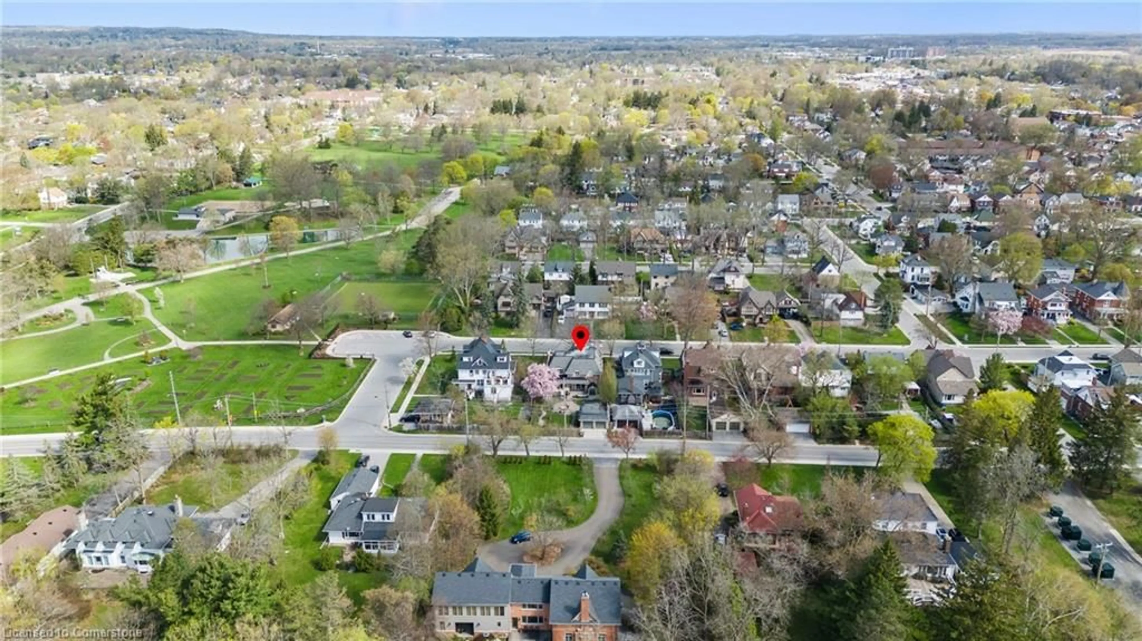 A pic from outside/outdoor area/front of a property/back of a property/a pic from drone, street for 211 Merritt St, Welland Ontario L3C 4T8