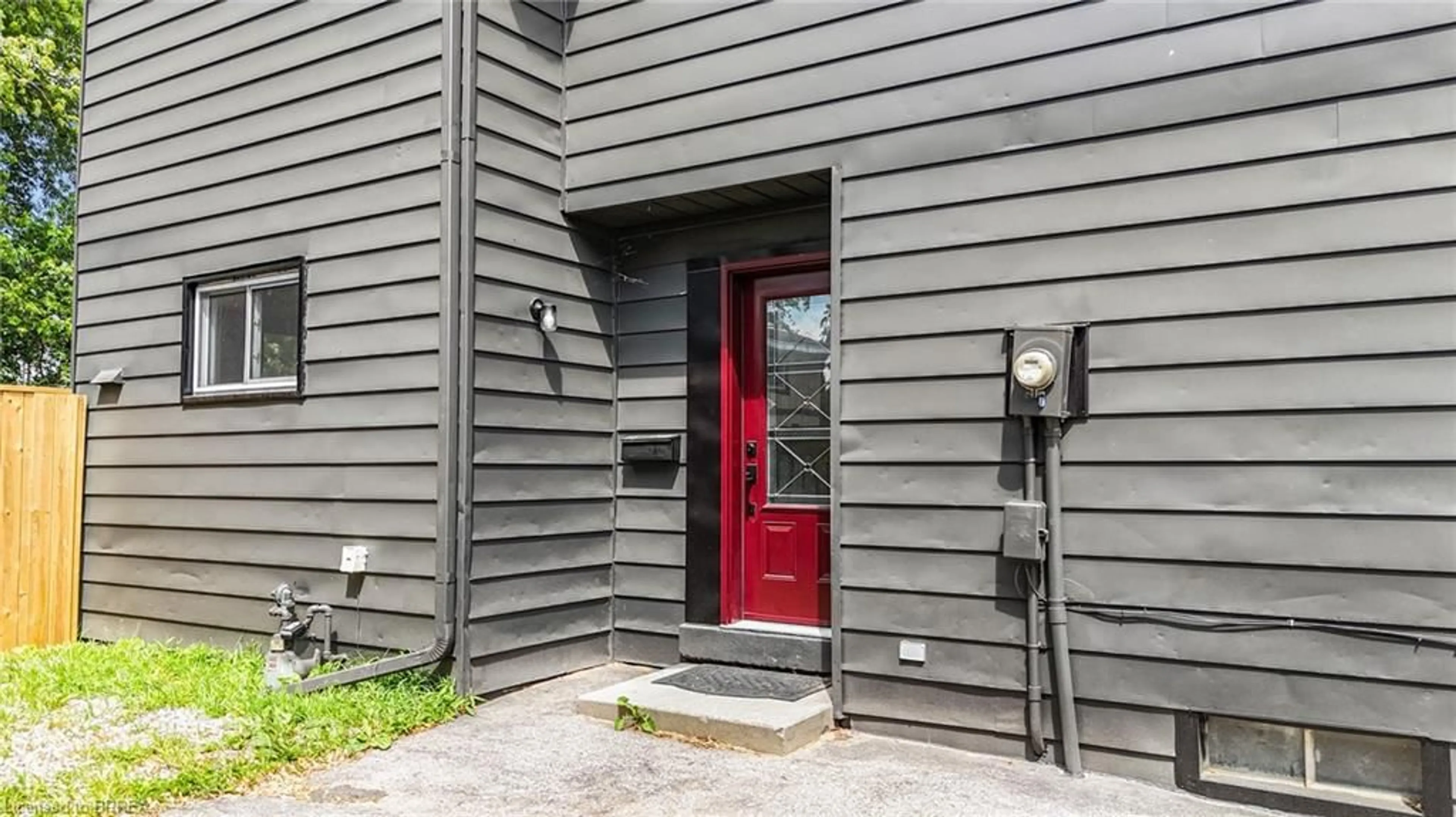 Unknown for 32 Enfield Cres, Brantford Ontario N3P 1B2