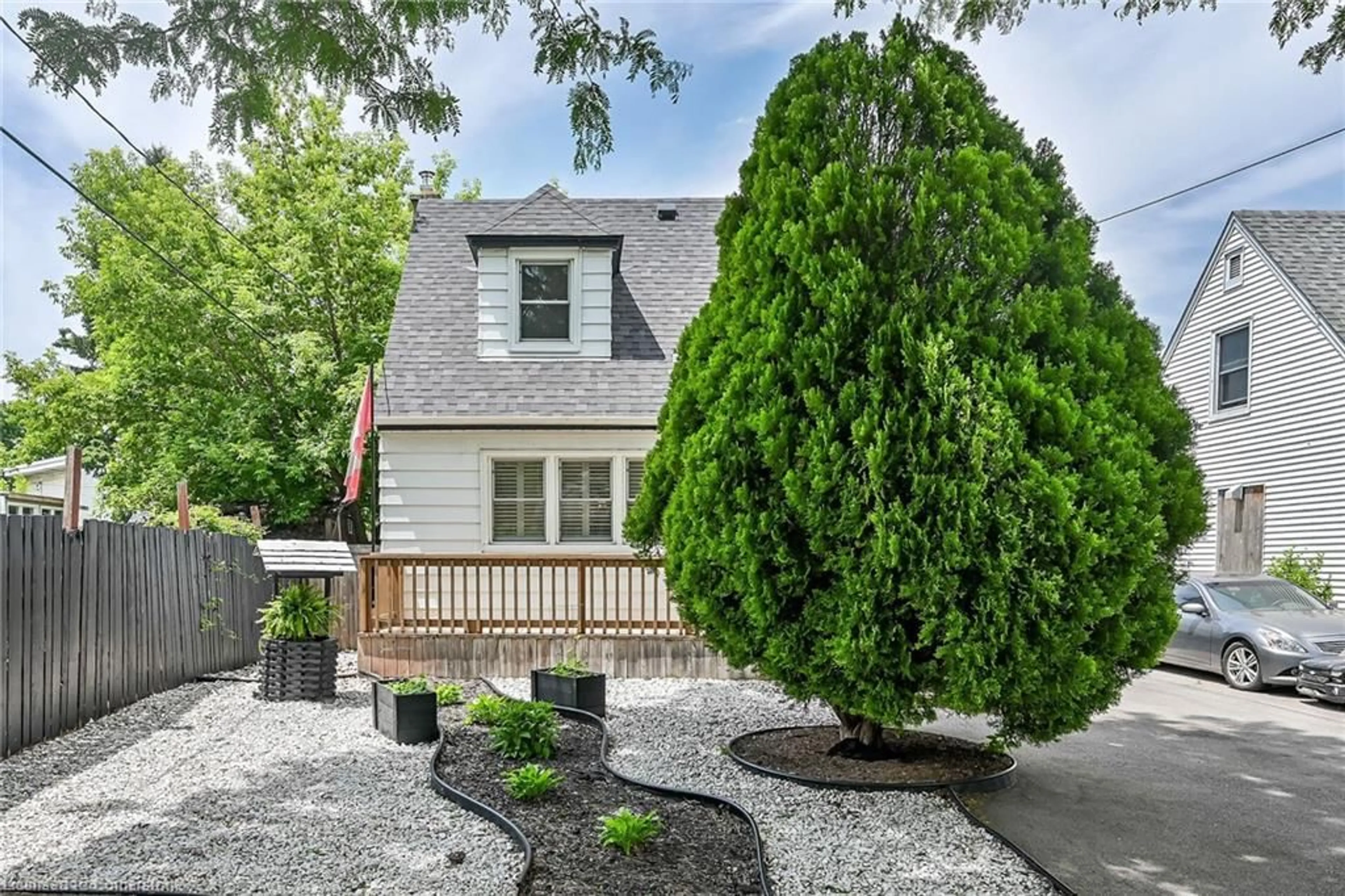 Unknown for 9 Bernard St, Hamilton Ontario L8H 6C5