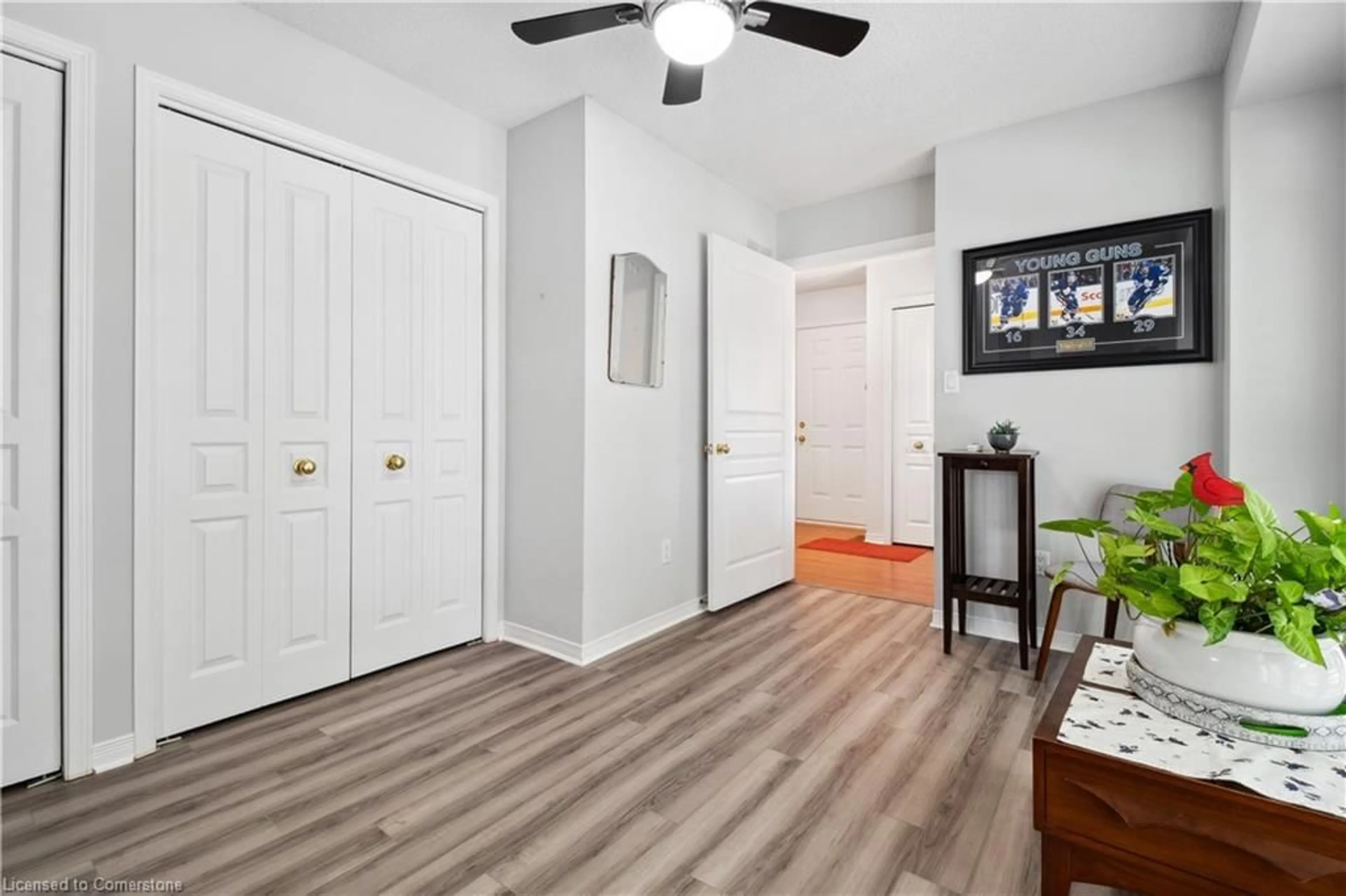 Indoor entryway for 2684 Mewburn Rd #17, Niagara Falls Ontario L2E 6S4