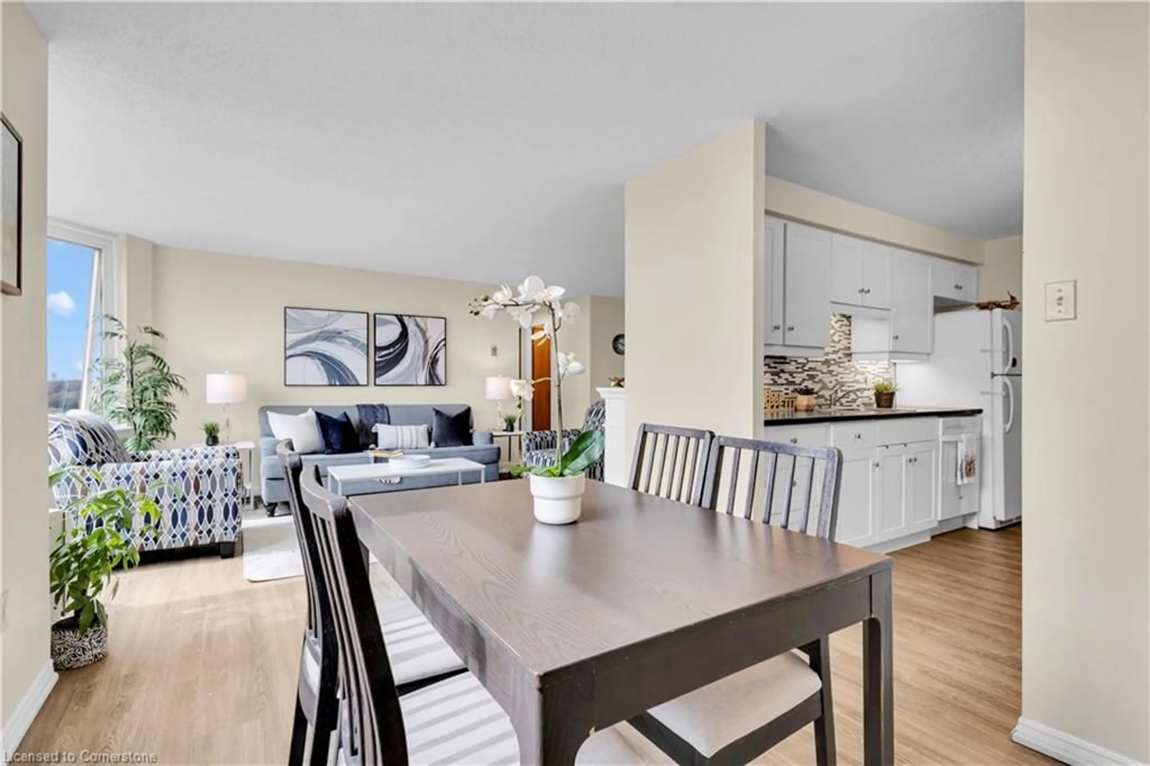 Open concept kitchen, wood/laminate floor for 35 Green Valley Dr #1610, Kitchener Ontario N2P 2A5