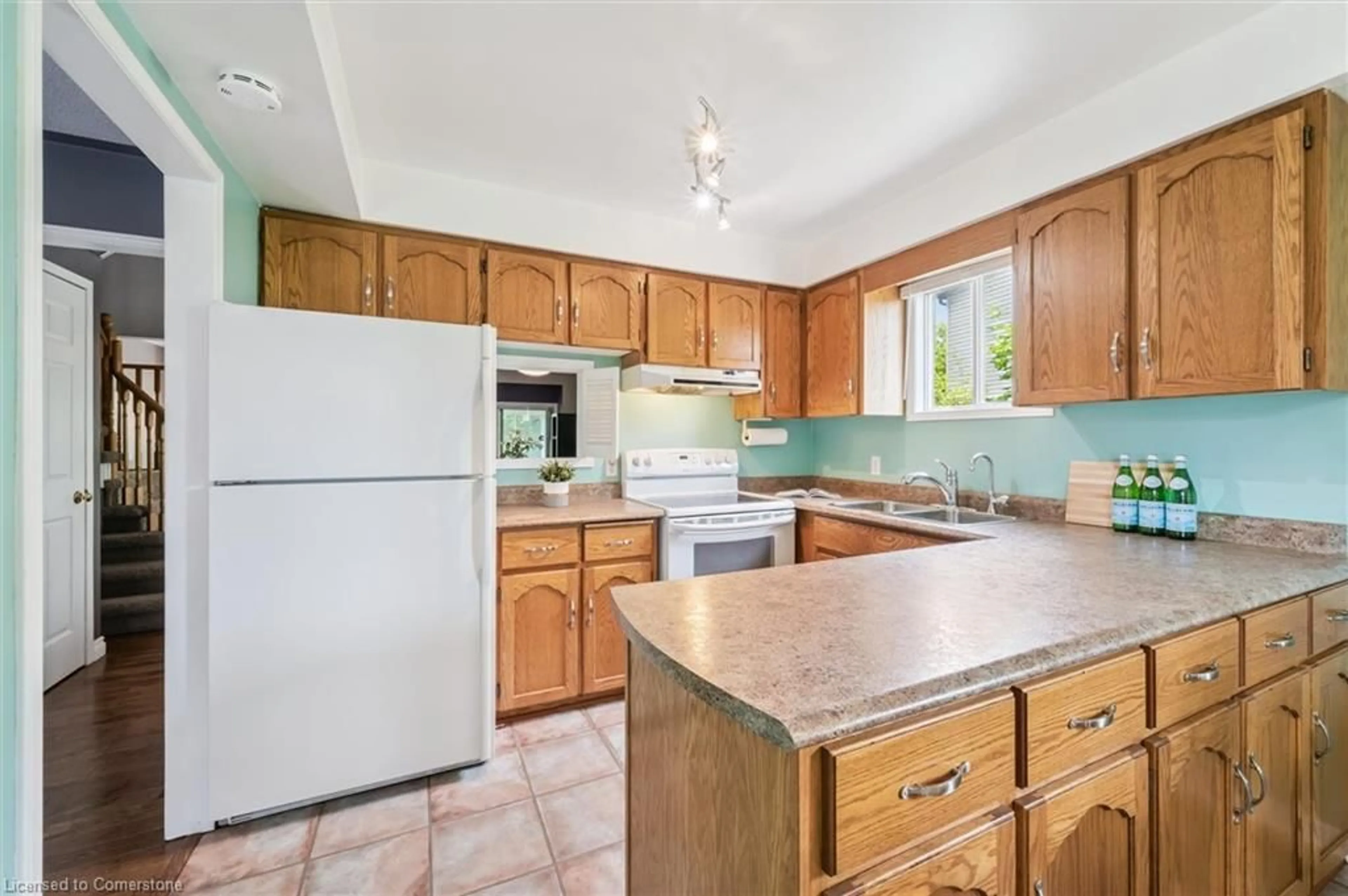 Standard kitchen, ceramic/tile floor for 50 Lynnhaven Crt, Kitchener Ontario N2M 5L8