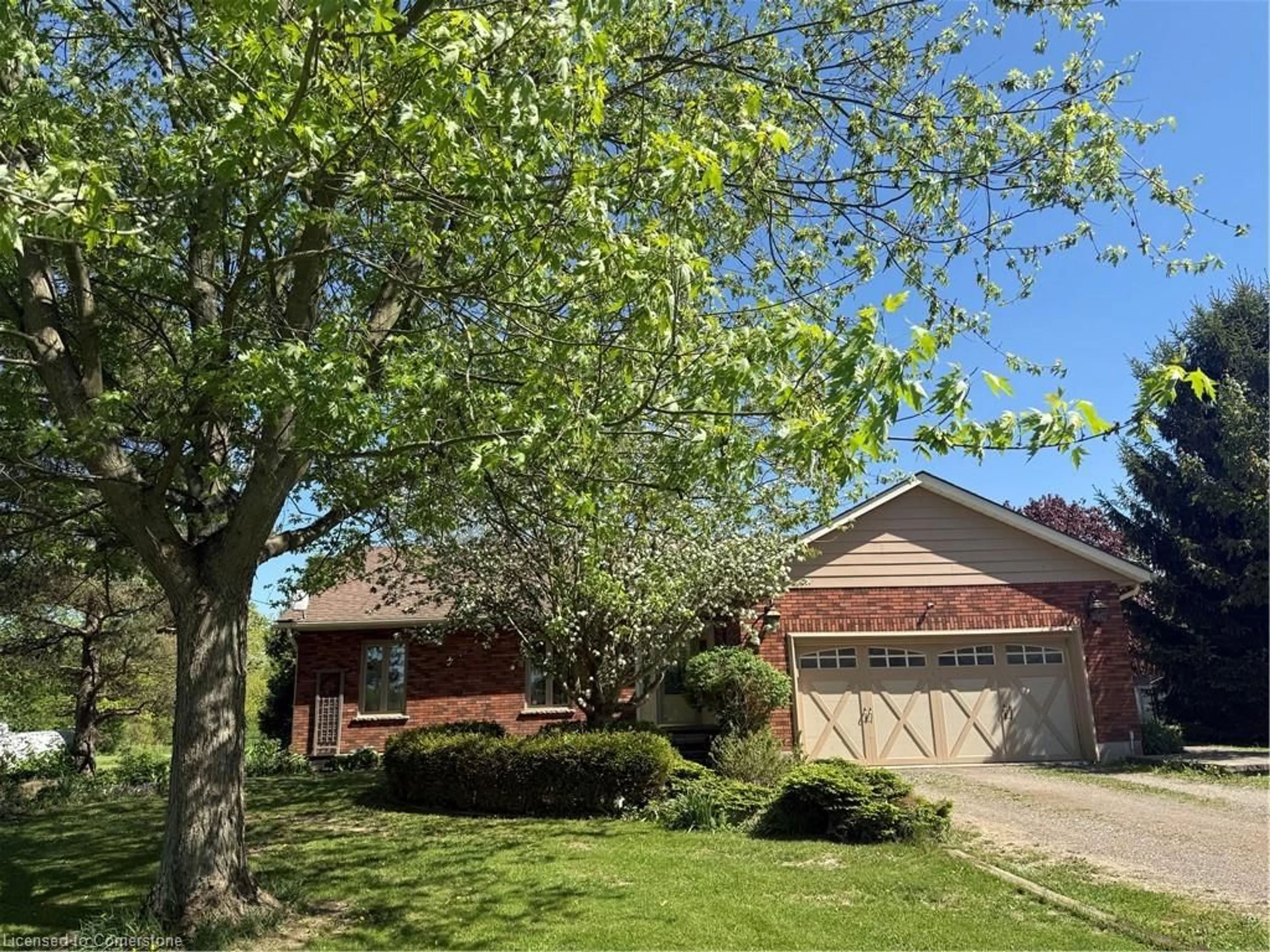 A pic from outside/outdoor area/front of a property/back of a property/a pic from drone, street for 120 Pauline Johnson Rd, Caledonia Ontario N3W 2G9