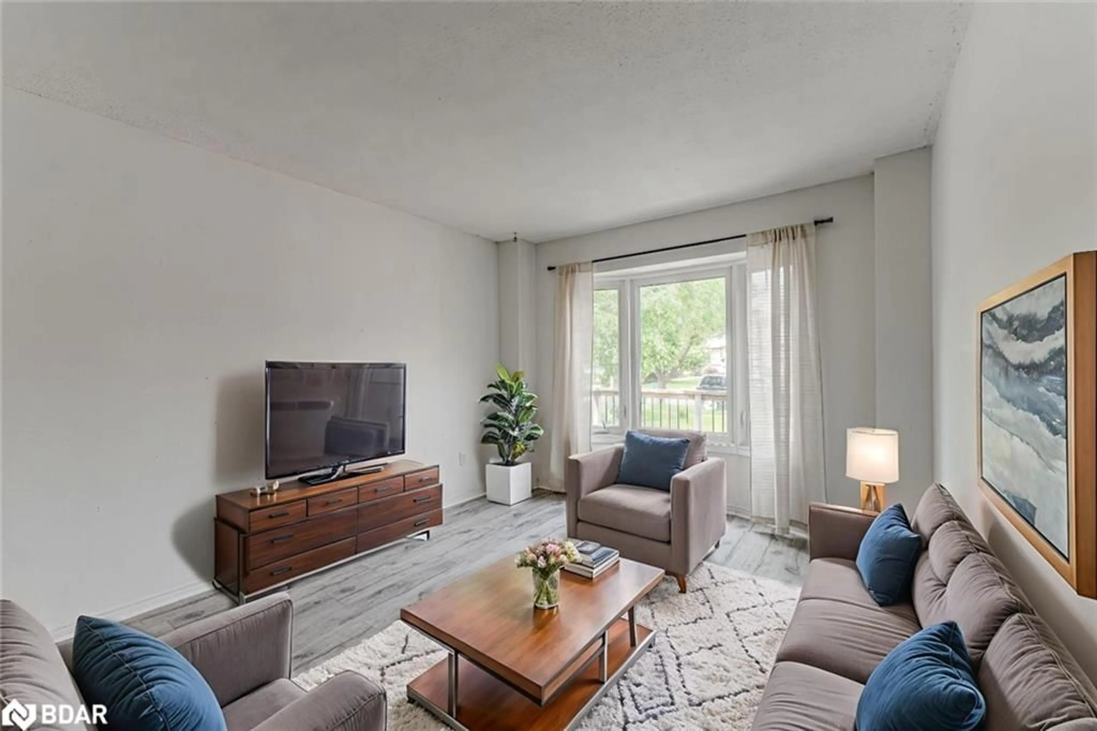 Living room with furniture, unknown for 256 Hickling Trail, Barrie Ontario L4M 5W7