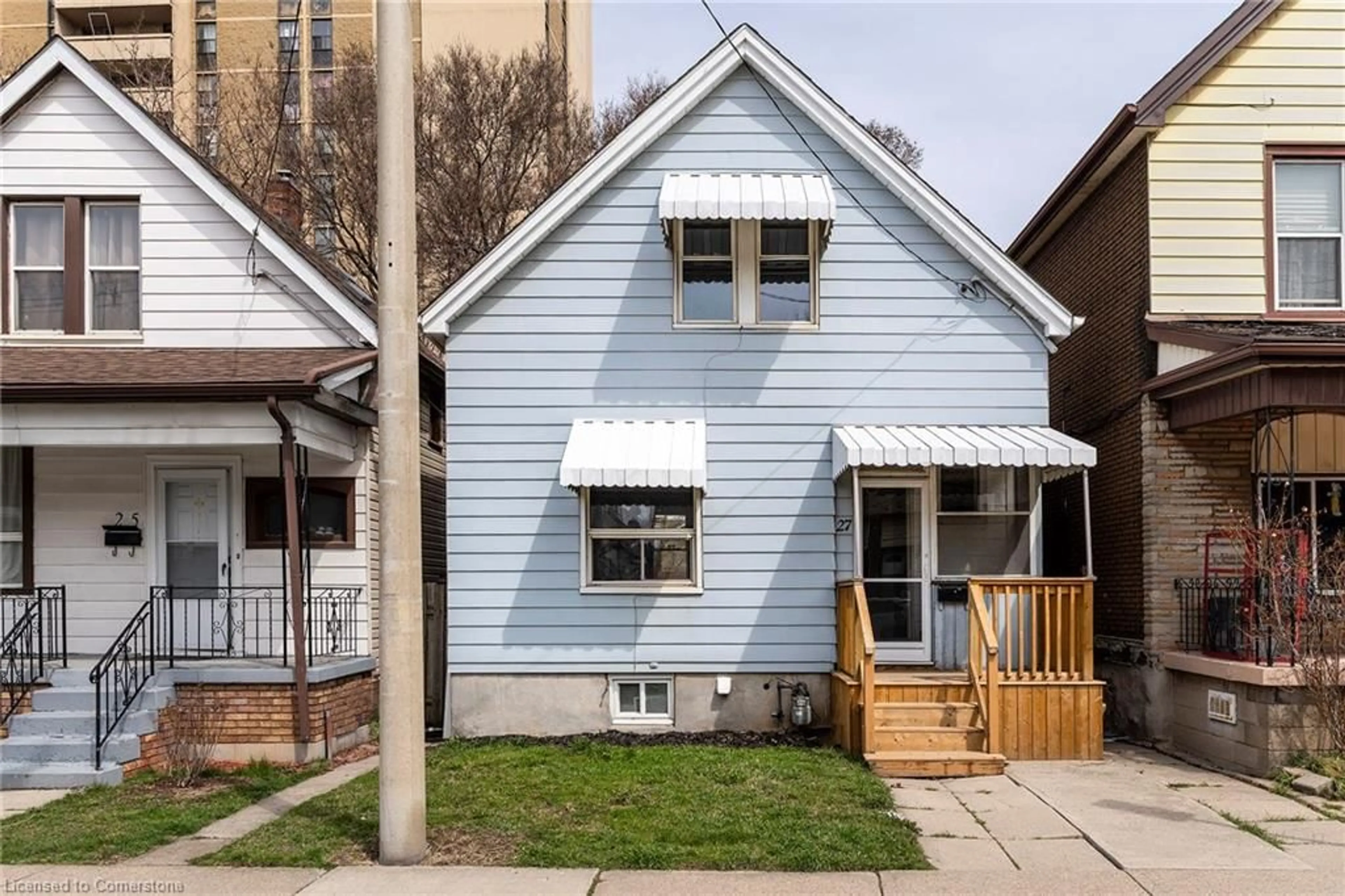 Home with vinyl exterior material, street for 27 Harvey St, Hamilton Ontario L8L 2L9
