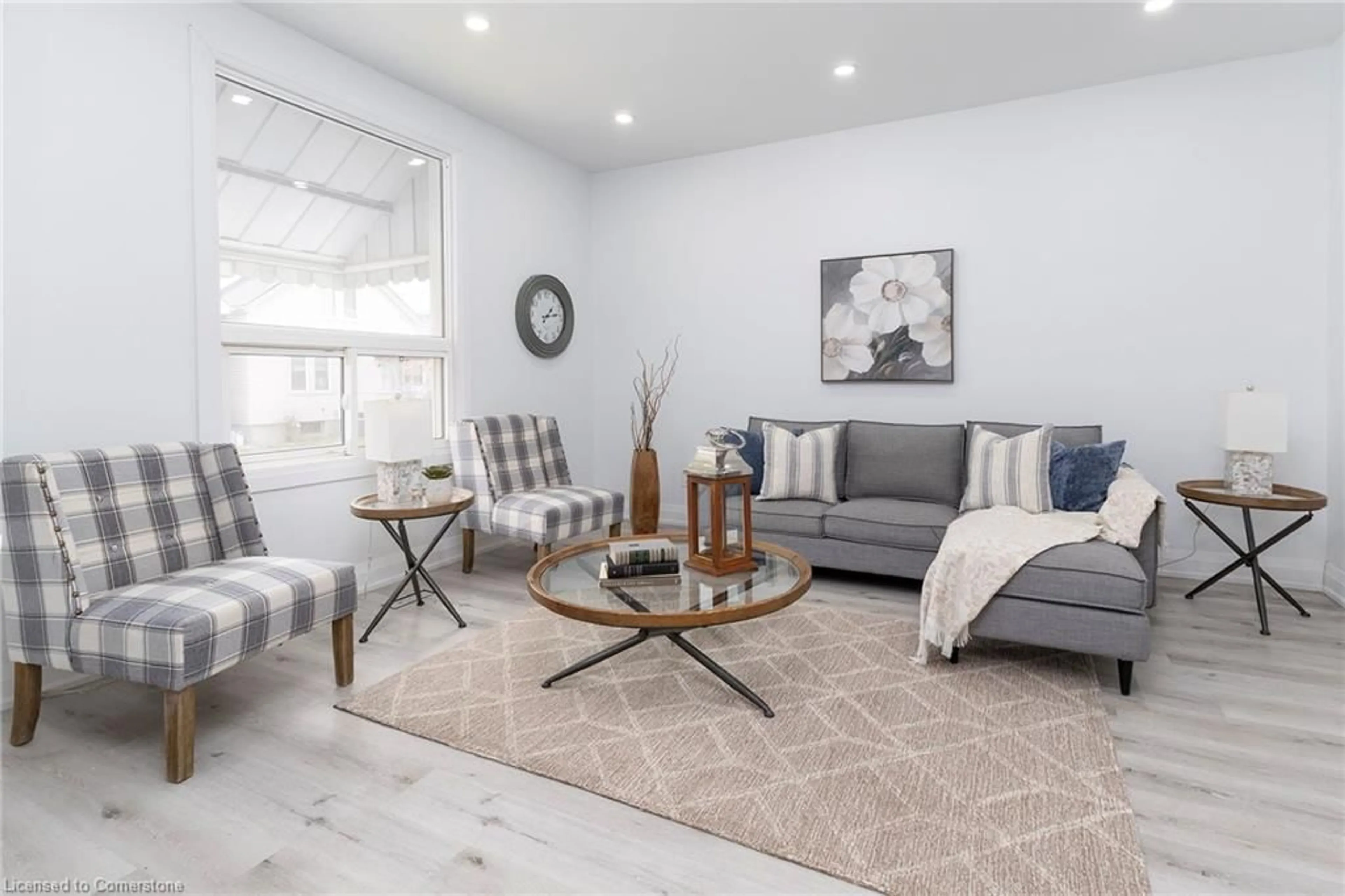 Living room with furniture, unknown for 27 Harvey St, Hamilton Ontario L8L 2L9