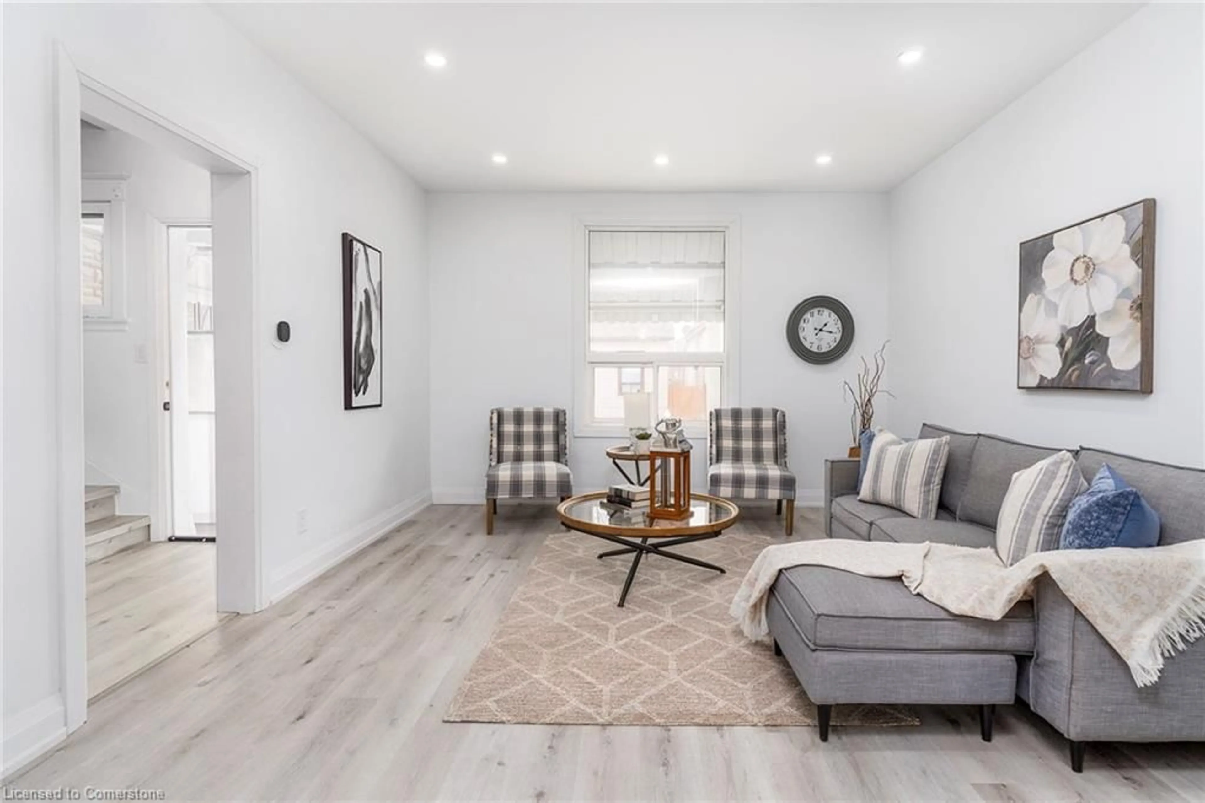 Living room with furniture, unknown for 27 Harvey St, Hamilton Ontario L8L 2L9