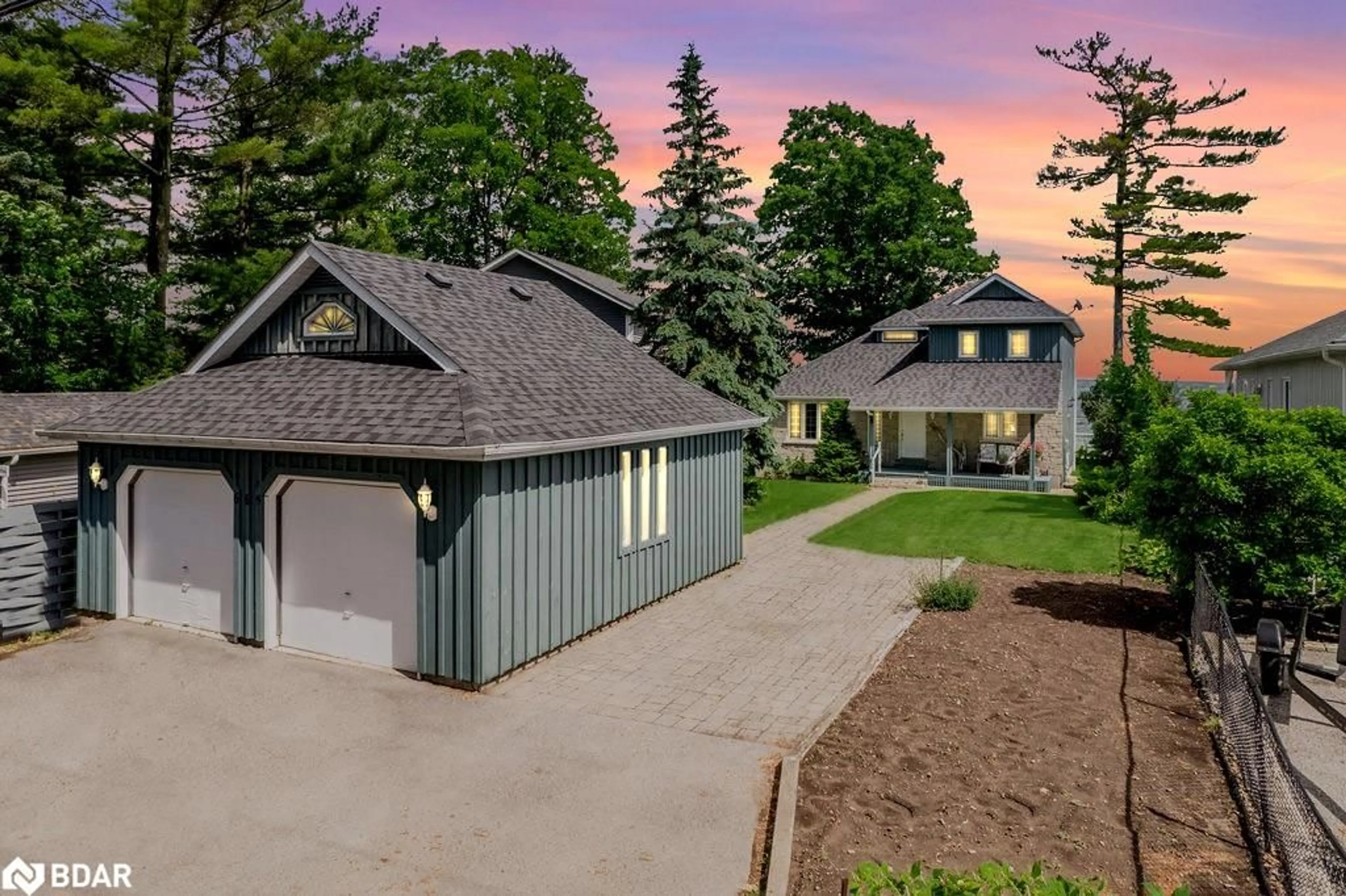 A pic from outside/outdoor area/front of a property/back of a property/a pic from drone, street for 665 Lakelands Ave, Innisfil Ontario L9S 4E5