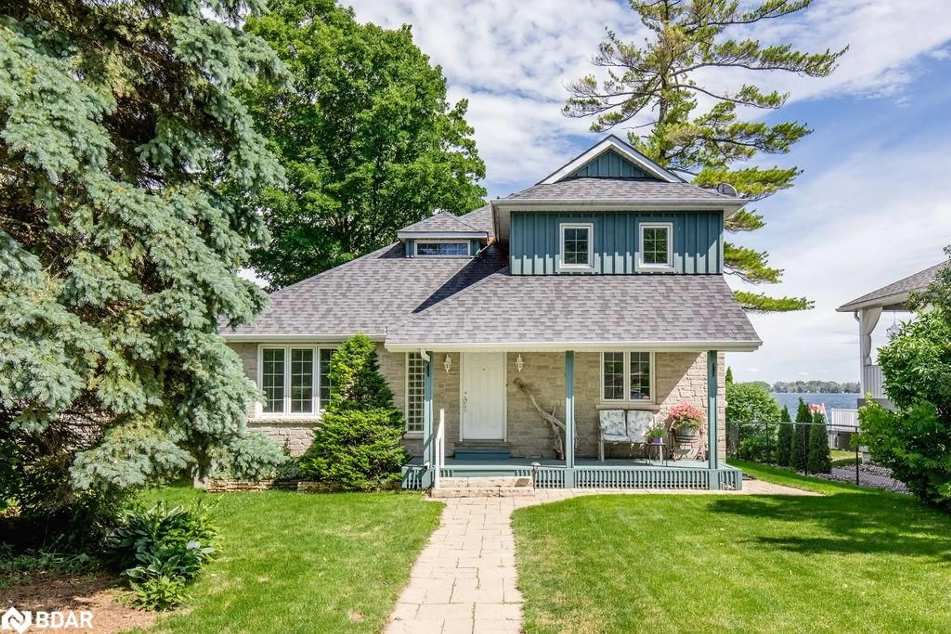Home with vinyl exterior material, street for 665 Lakelands Ave, Innisfil Ontario L9S 4E5