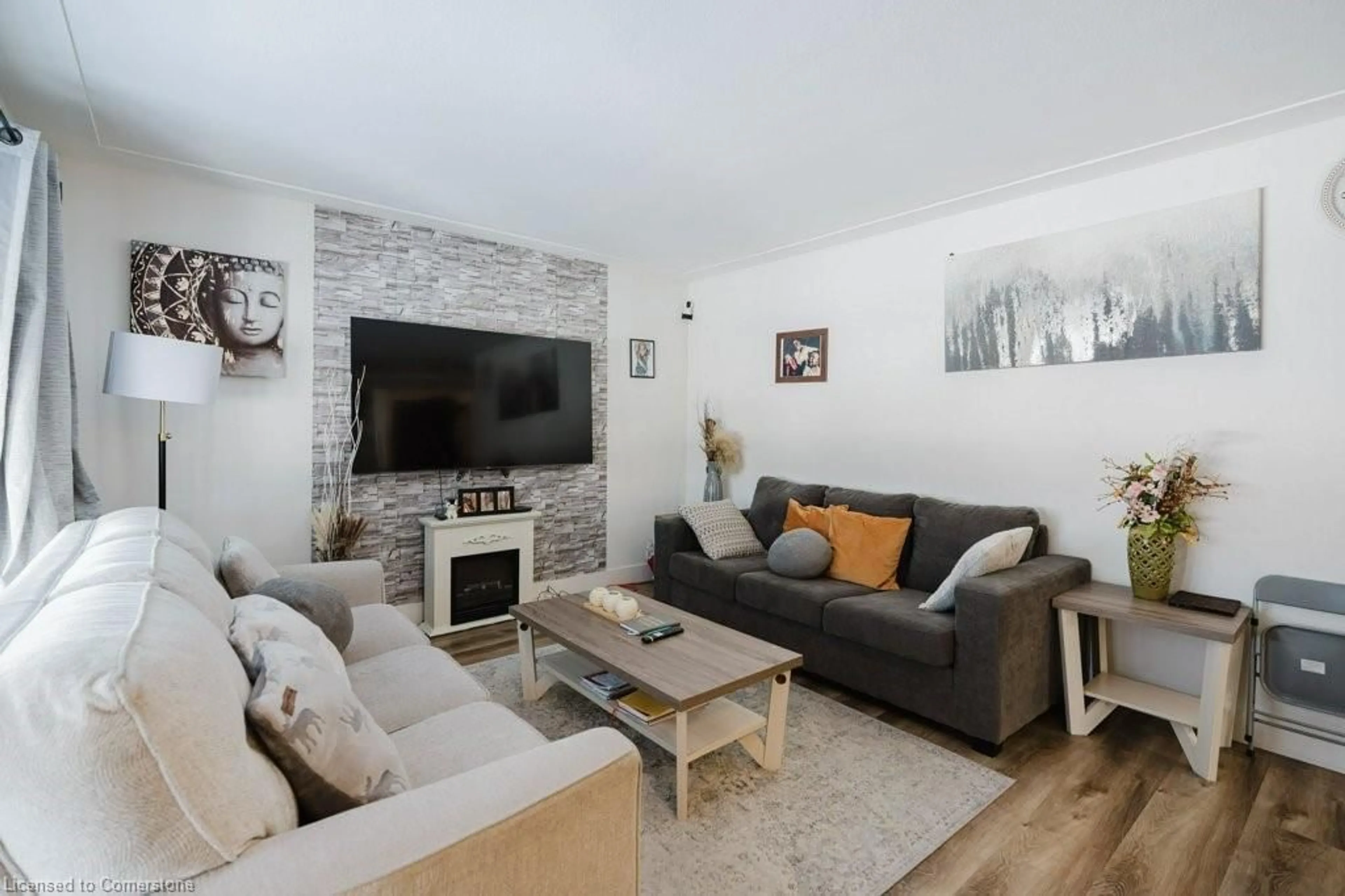 Living room with furniture, unknown for 859 Upper Ottawa St, Hamilton Ontario L8T 3V4