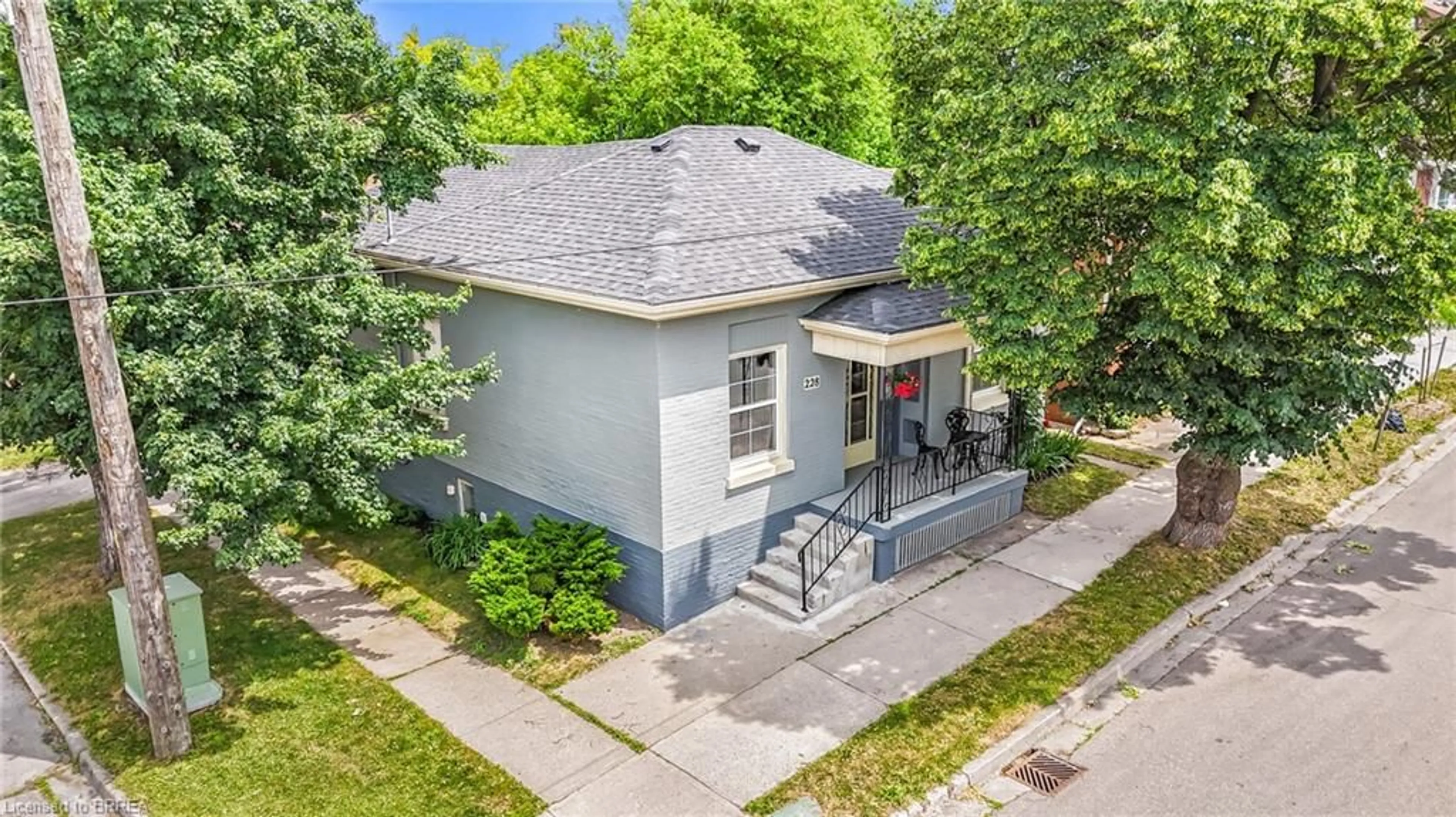 A pic from outside/outdoor area/front of a property/back of a property/a pic from drone, street for 228 Dalhousie St, Brantford Ontario N3S 3T9