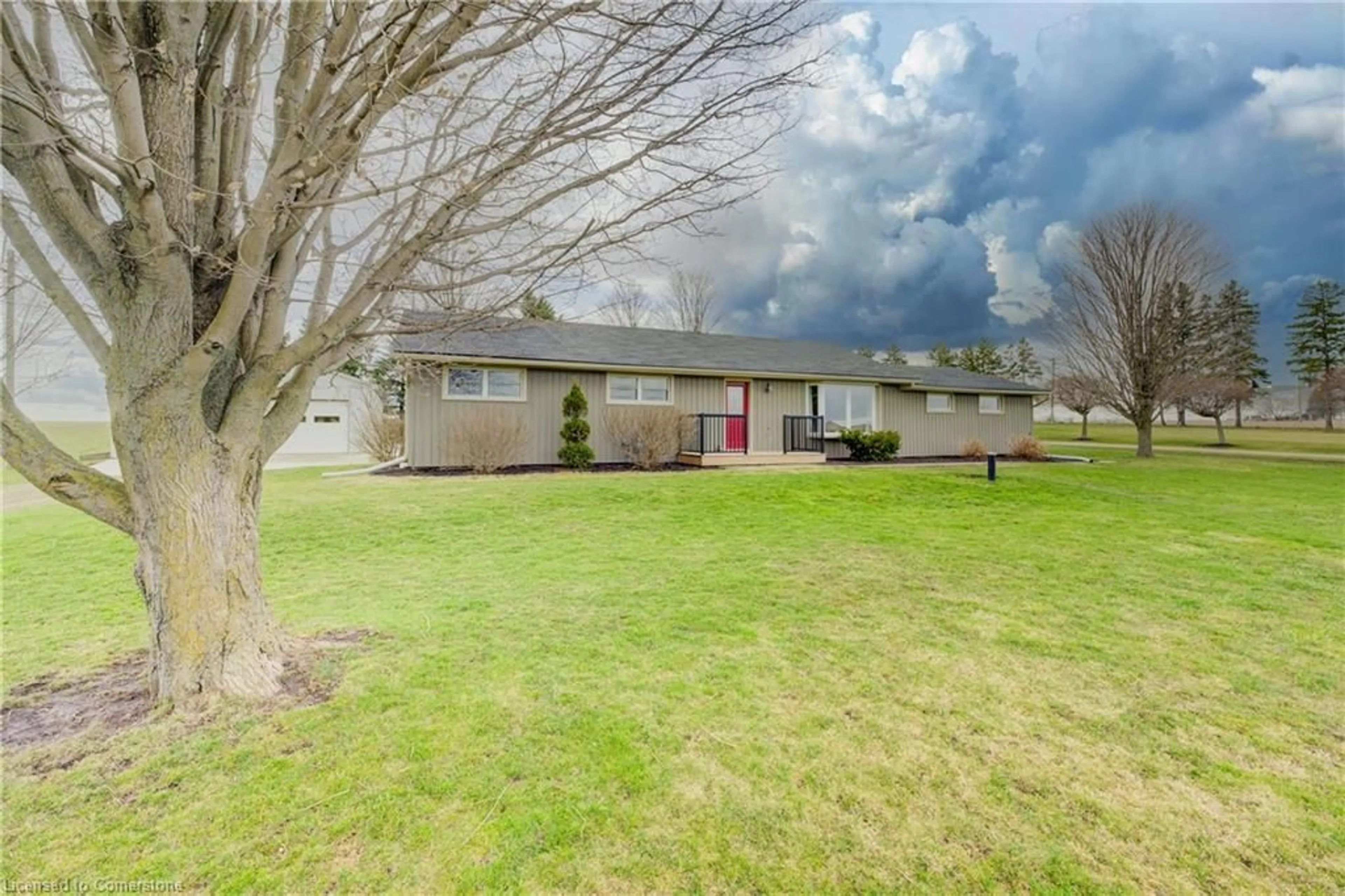 A pic from outside/outdoor area/front of a property/back of a property/a pic from drone, unknown for 384870 Salford Rd Rd, Norwich Ontario N0J 1C0