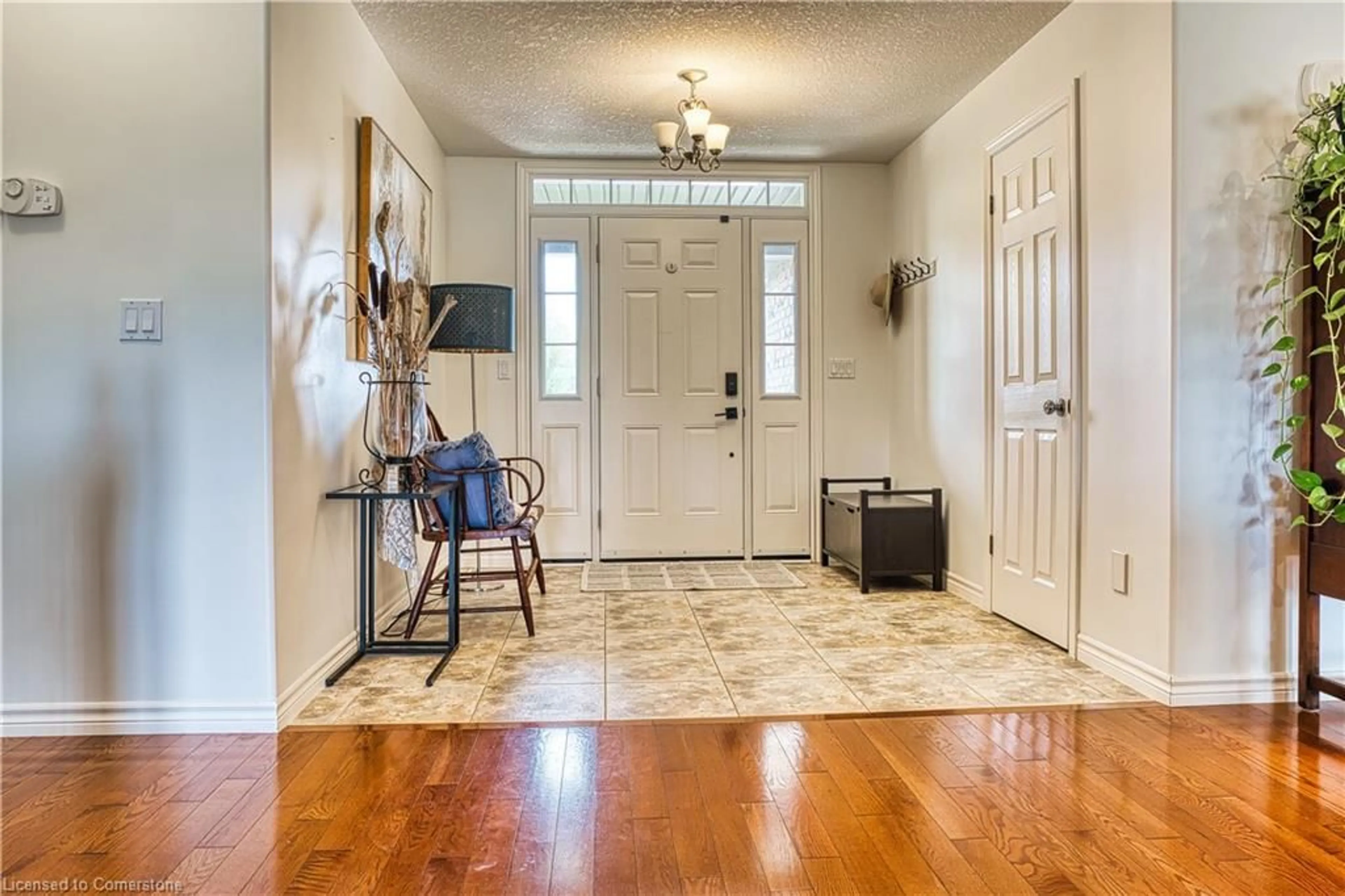 Indoor entryway for 735 Wellington Ave, North Perth Ontario N4W 3S8