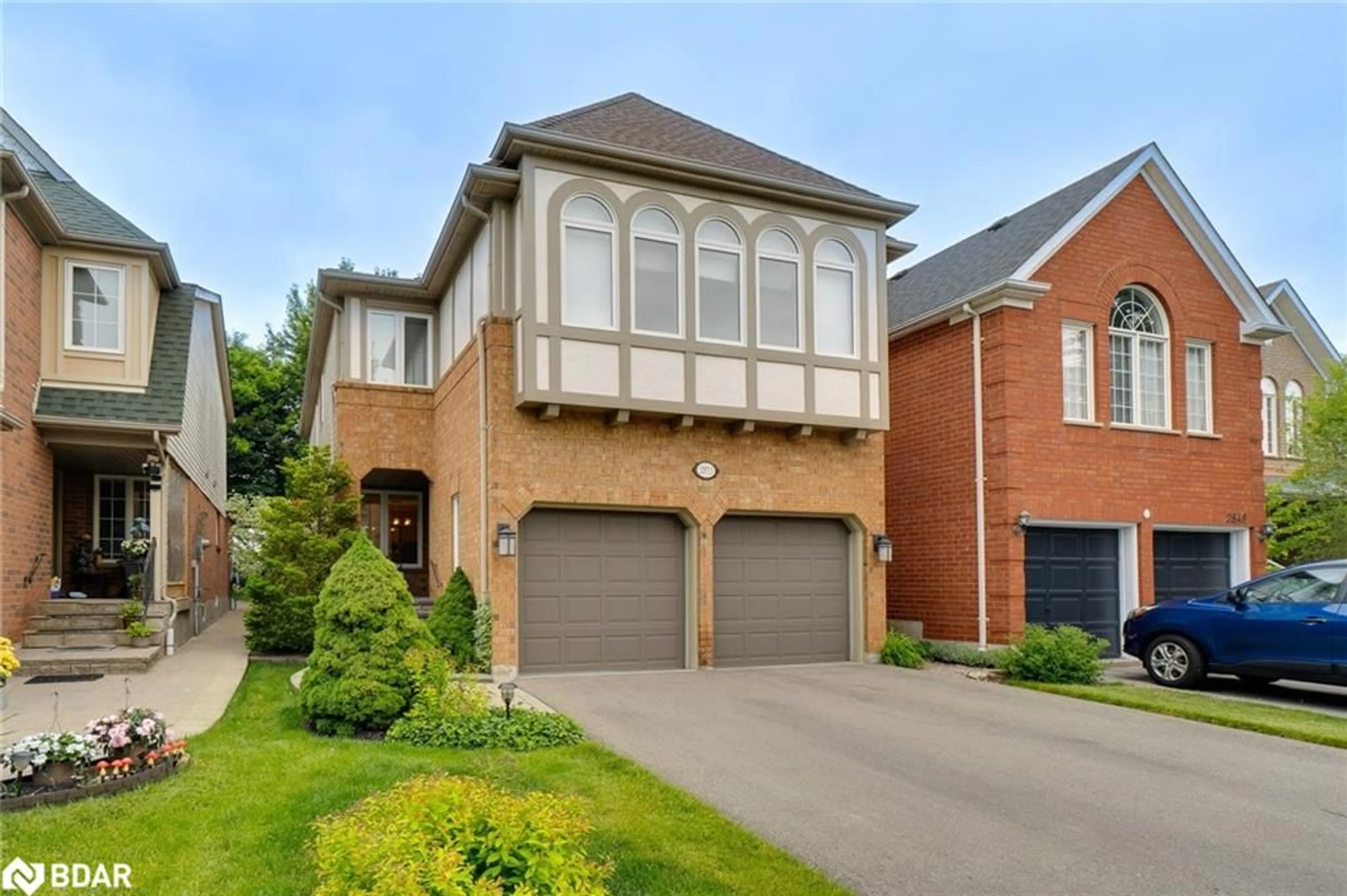 Home with brick exterior material, street for 2853 Cartwright Cres, Mississauga Ontario L5M 5W4