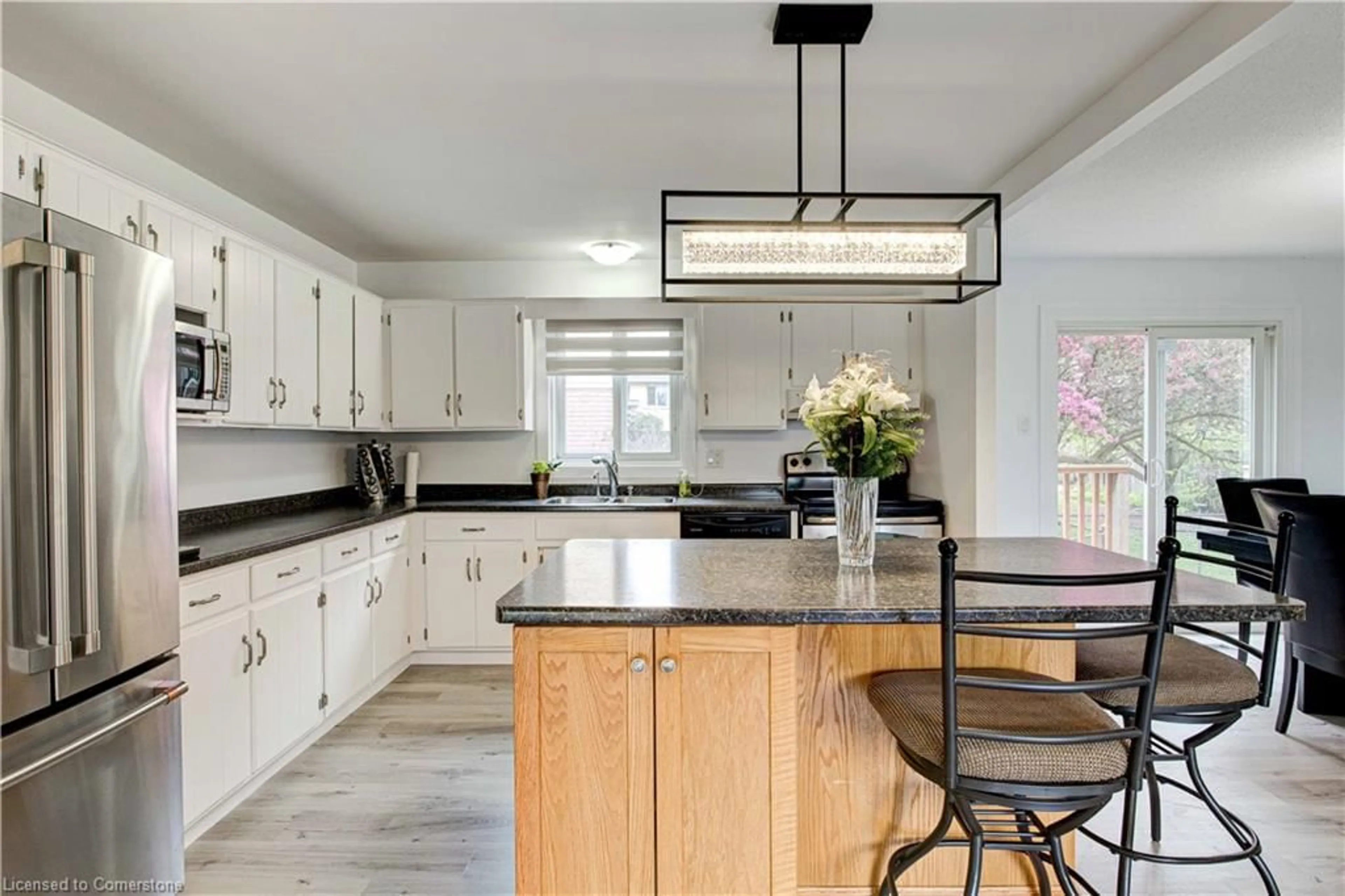 Open concept kitchen, unknown for 238 Foxhunt Rd, Waterloo Ontario N2K 2R9