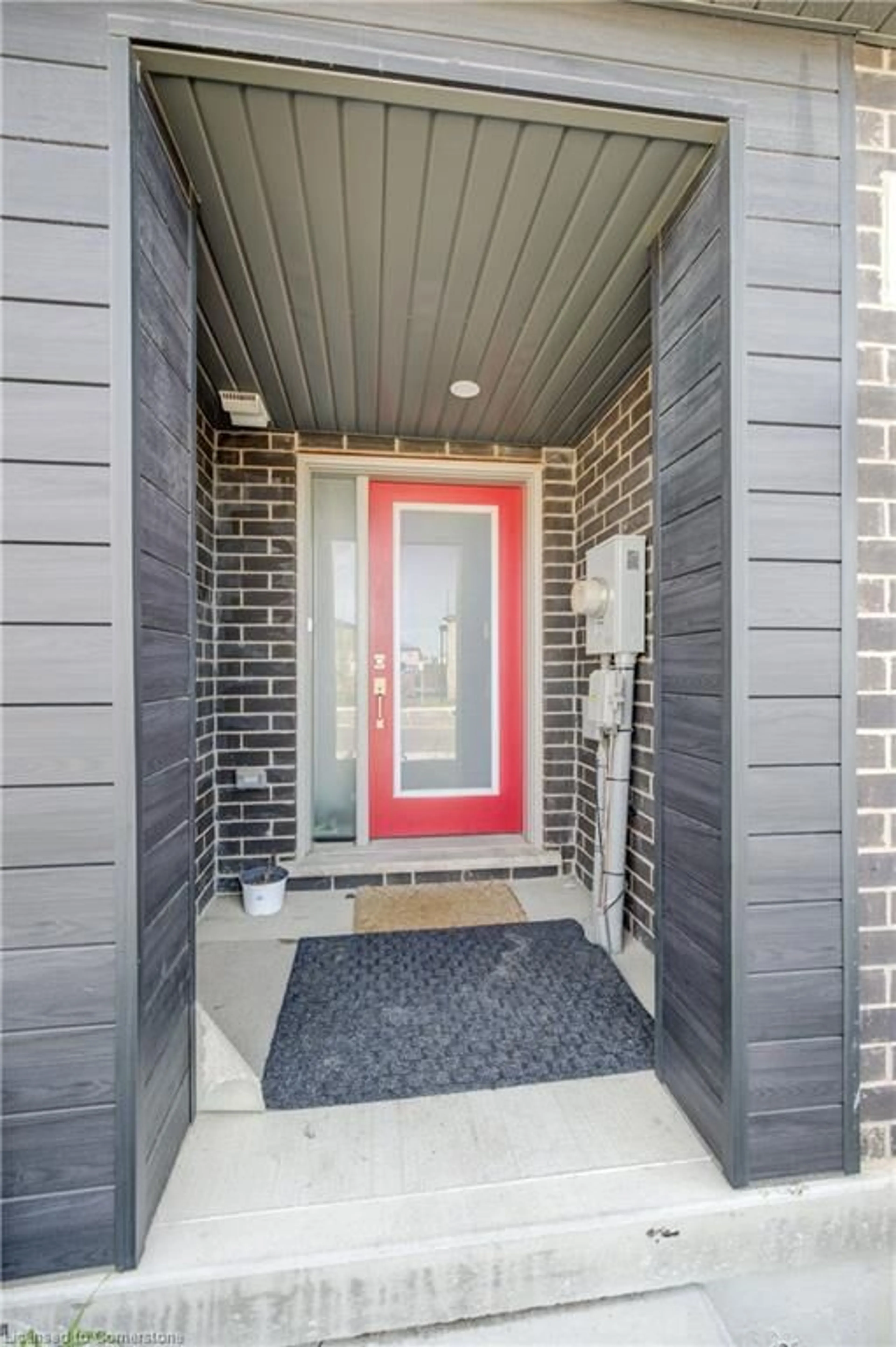 Indoor entryway for 109 Pony Way, Kitchener Ontario N0B 2E0