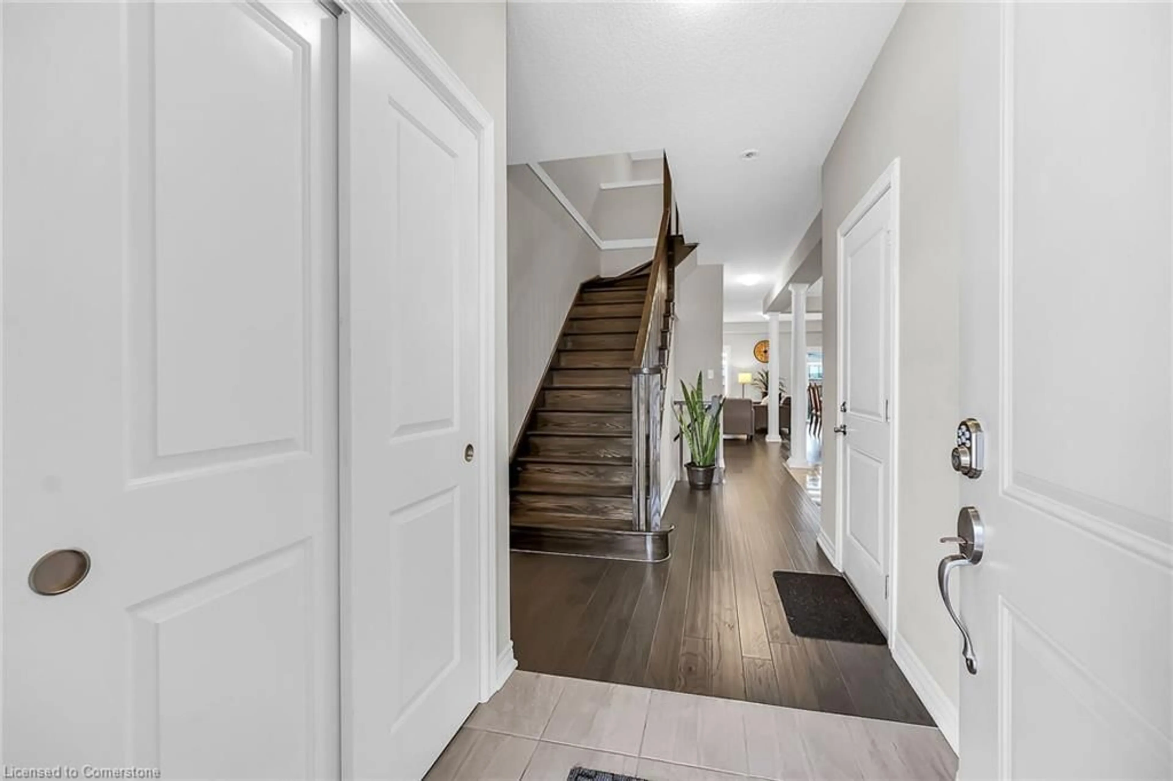 Indoor entryway for 55 Rockledge Dr, Hannon Ontario L0R 1P0