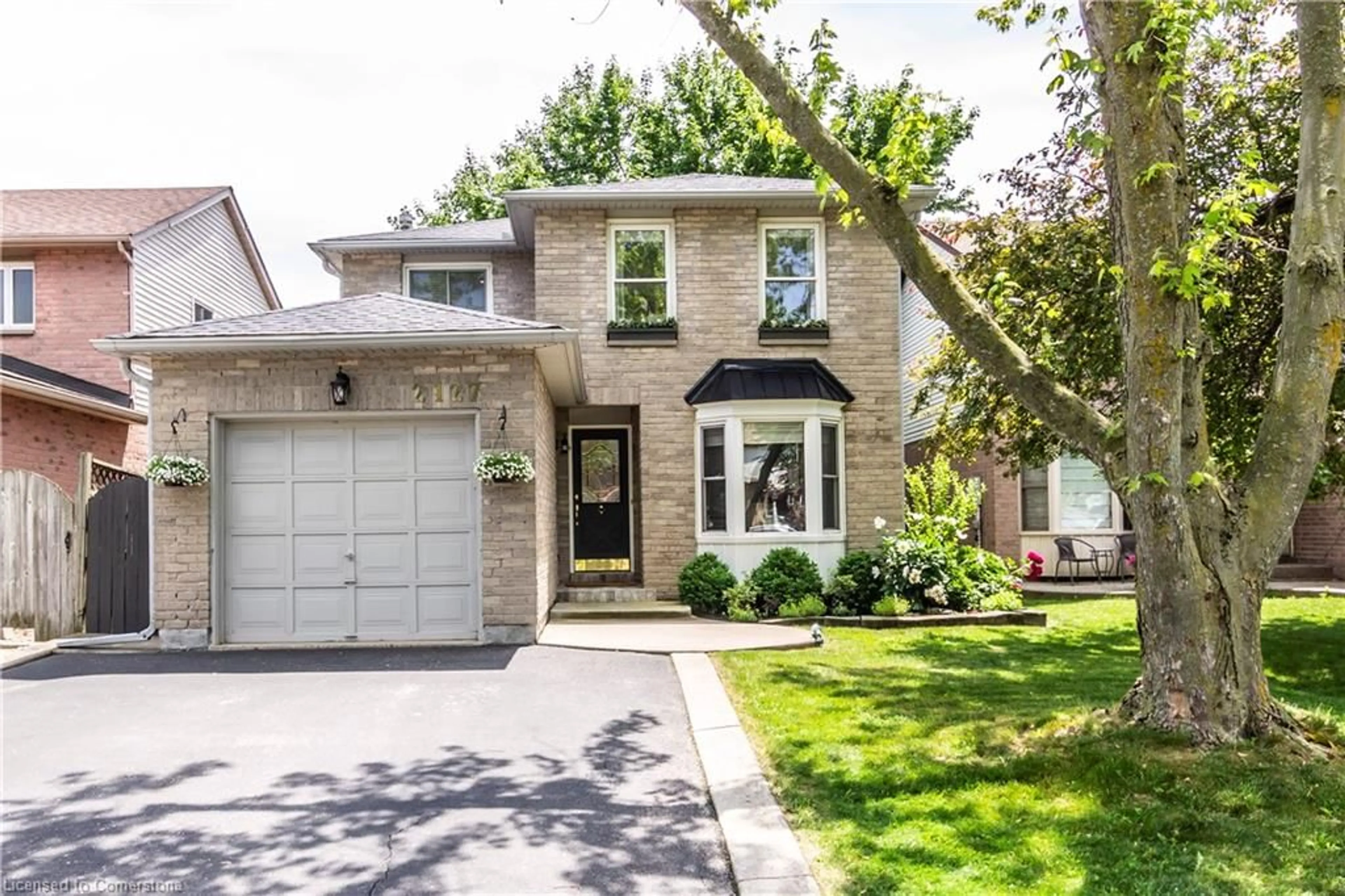 Home with brick exterior material, street for 2127 Hunt Cres, Burlington Ontario L7M 2P1