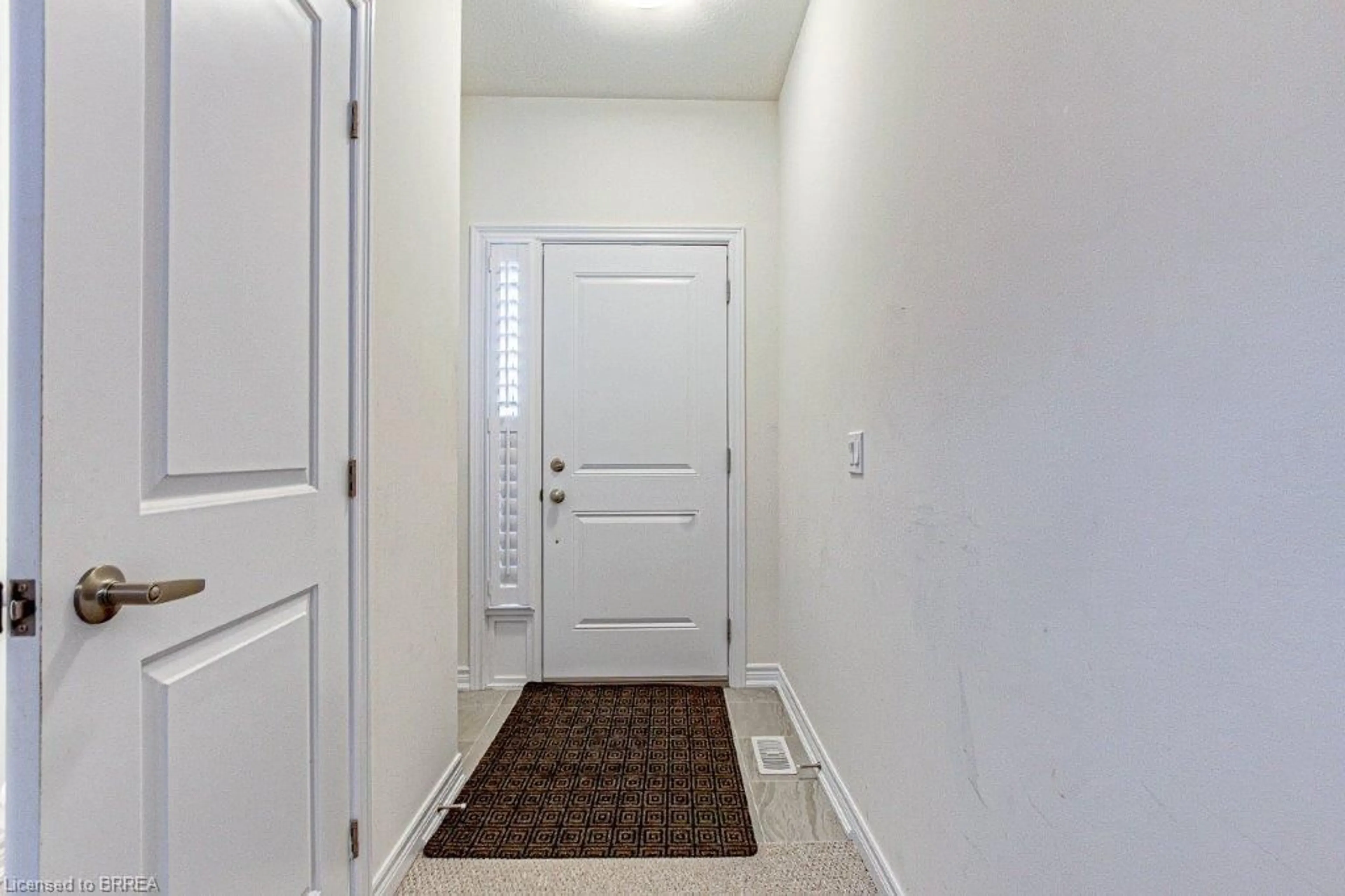 Indoor entryway for 77 Diana Ave #74, Brantford Ontario N3T 0R6