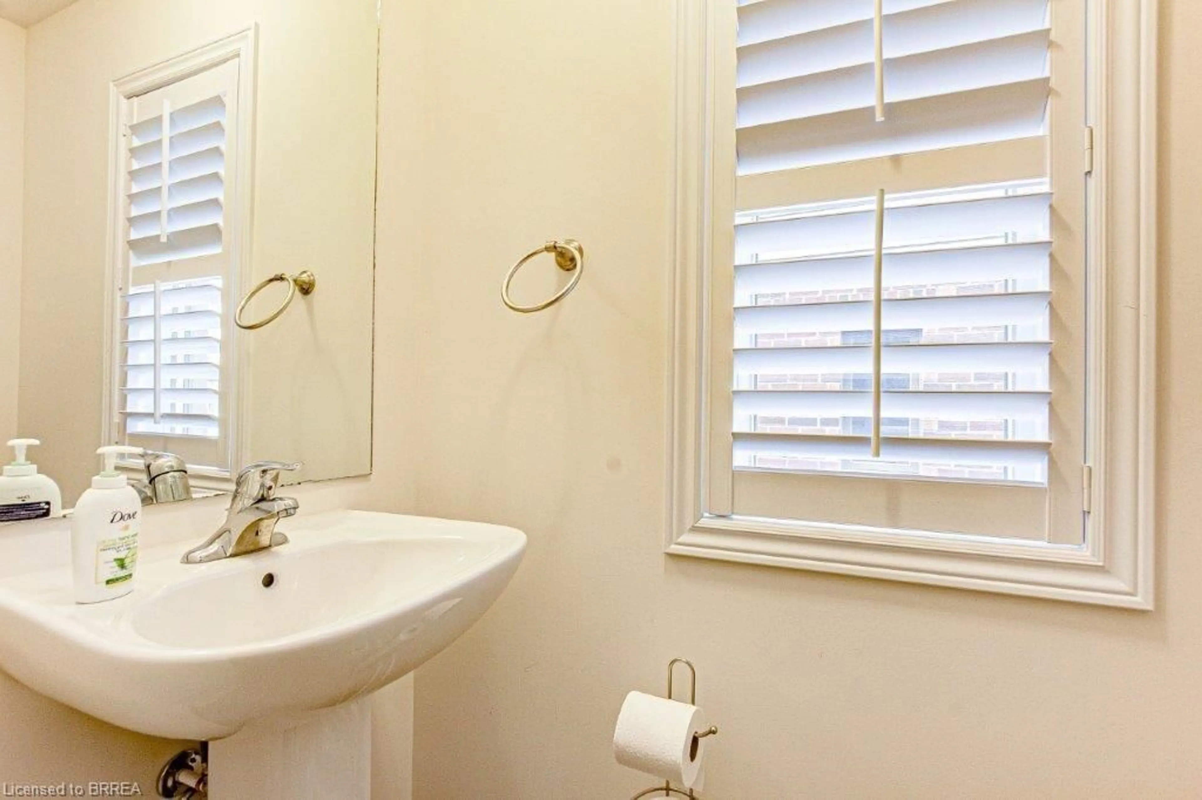 Standard bathroom, ceramic/tile floor for 77 Diana Ave #74, Brantford Ontario N3T 0R6