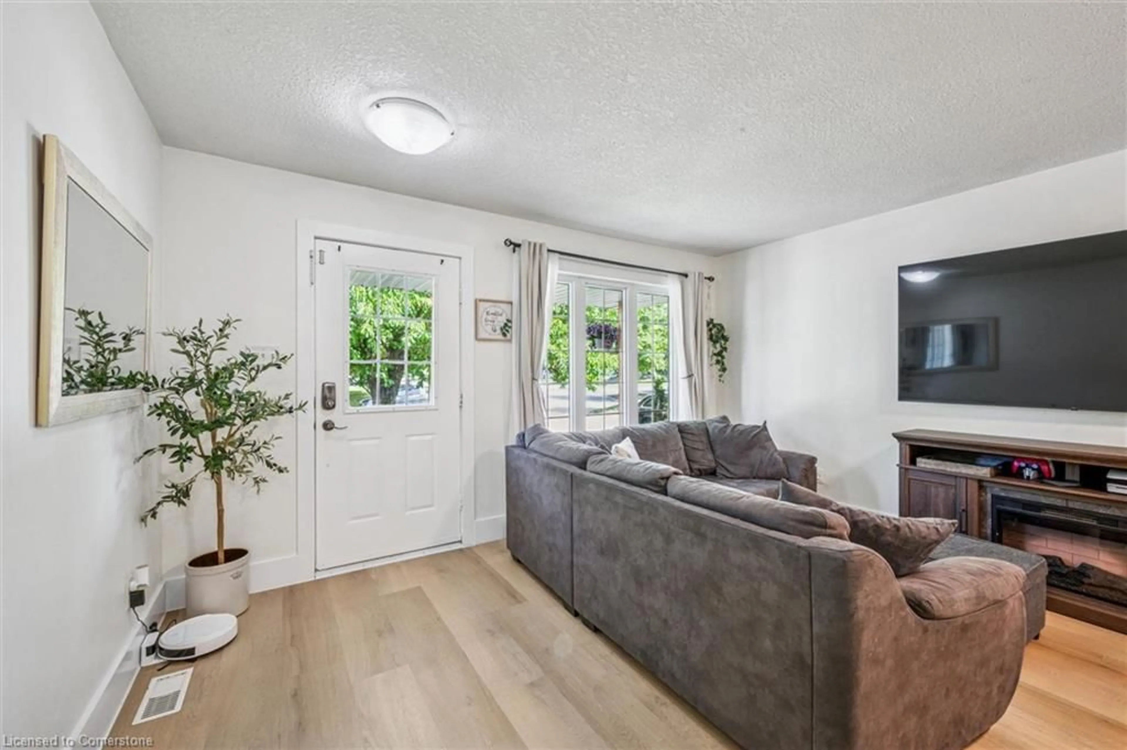 Living room with furniture, unknown for 55 Schueller St, Kitchener Ontario N2K 3W2