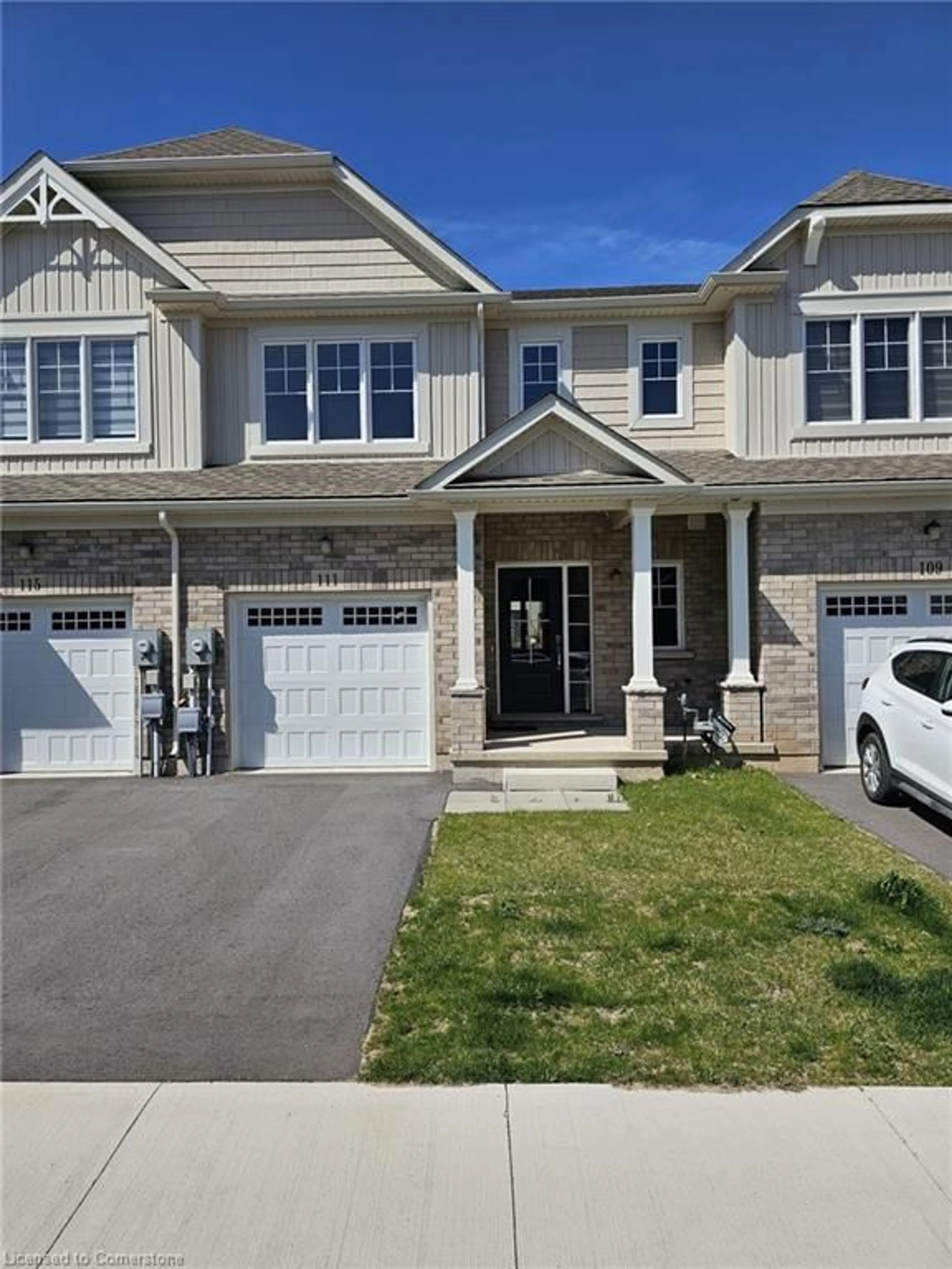 Home with vinyl exterior material, street for 111 Alicia Cres, Thorold Ontario L2V 0M2