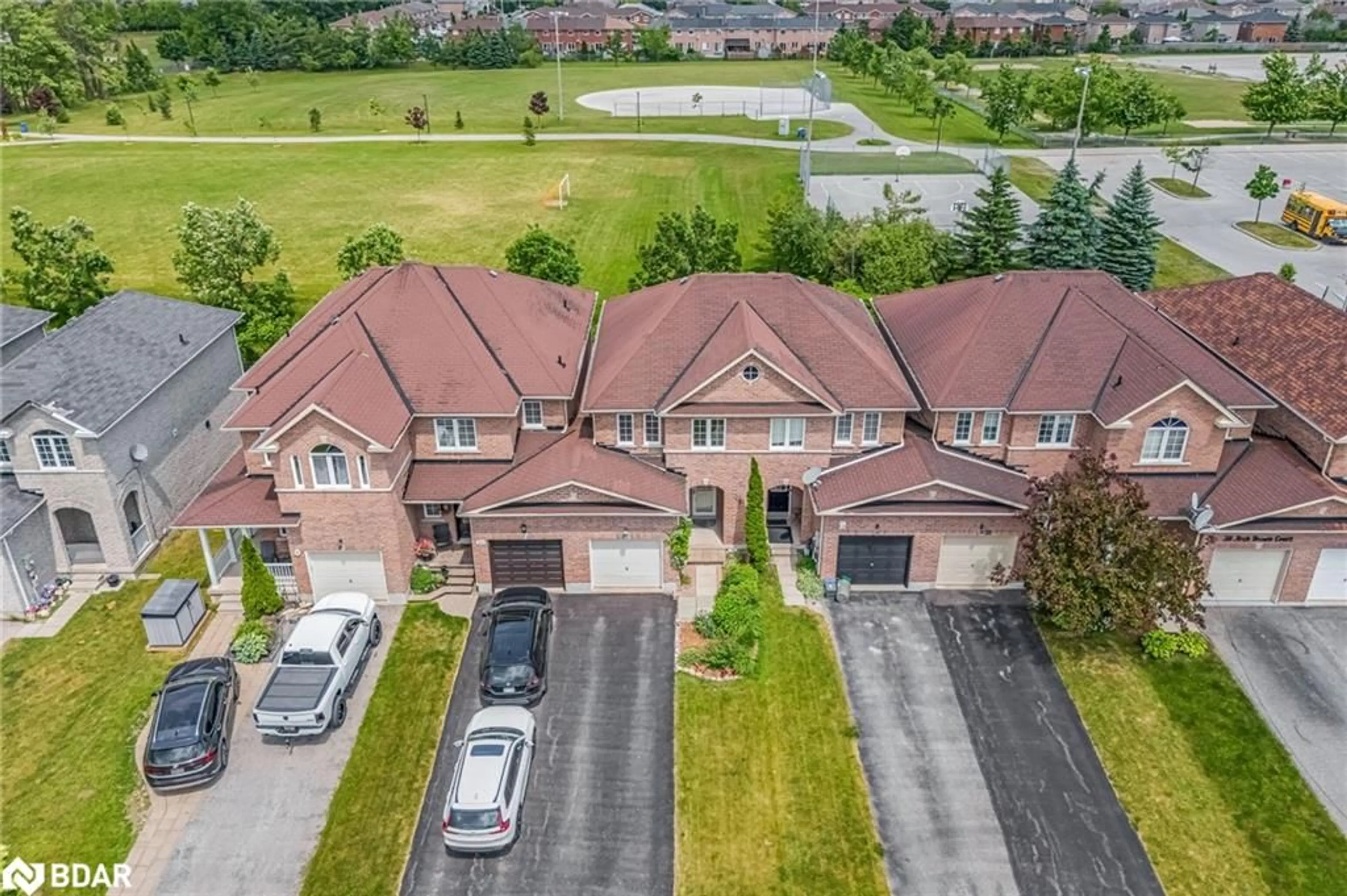 A pic from outside/outdoor area/front of a property/back of a property/a pic from drone, street for 32 Arch Brown Crt, Barrie Ontario L4M 0C6