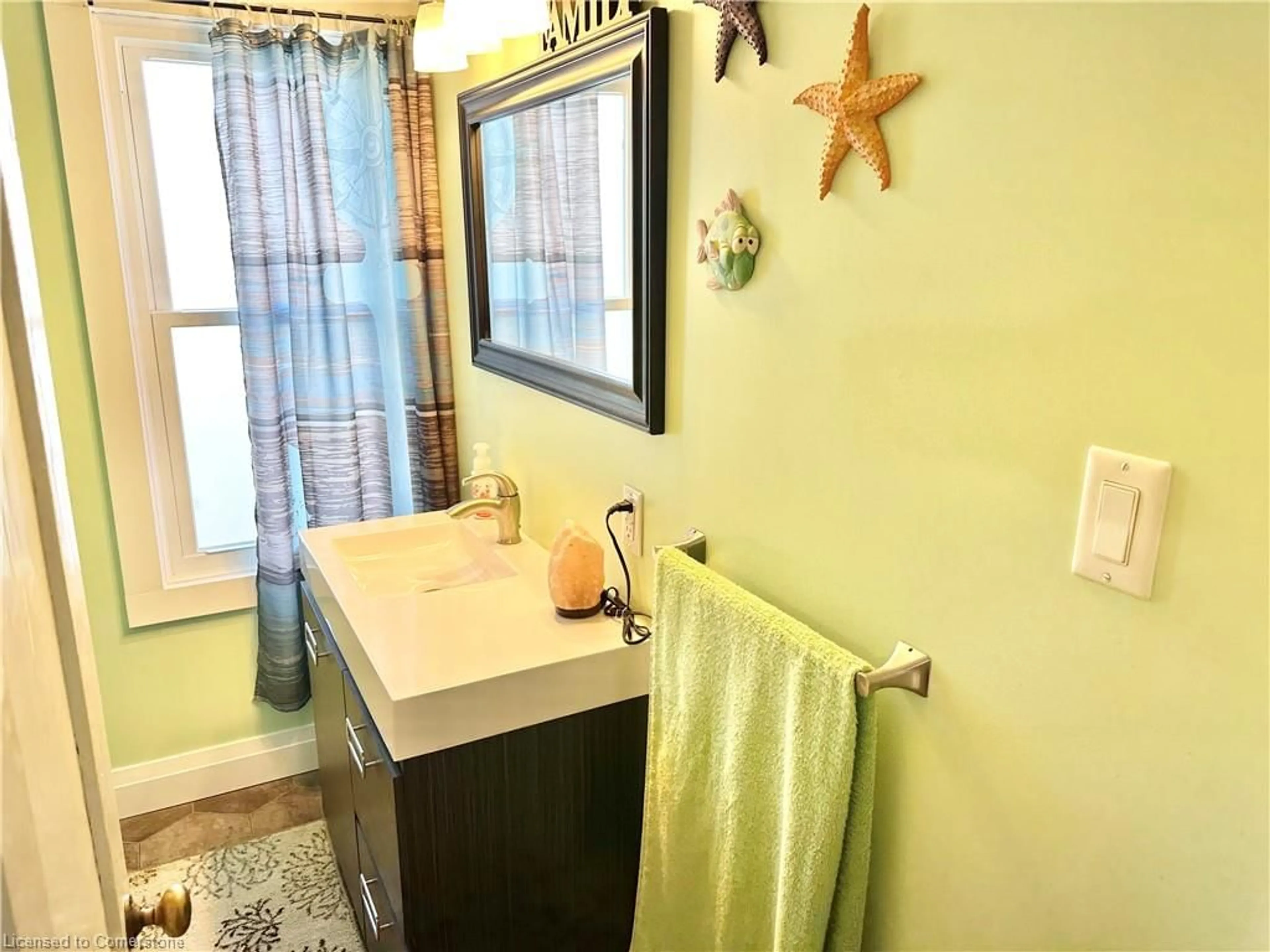 Standard bathroom, ceramic/tile floor for 12 Grave St, Port Rowan Ontario N0E 1M0