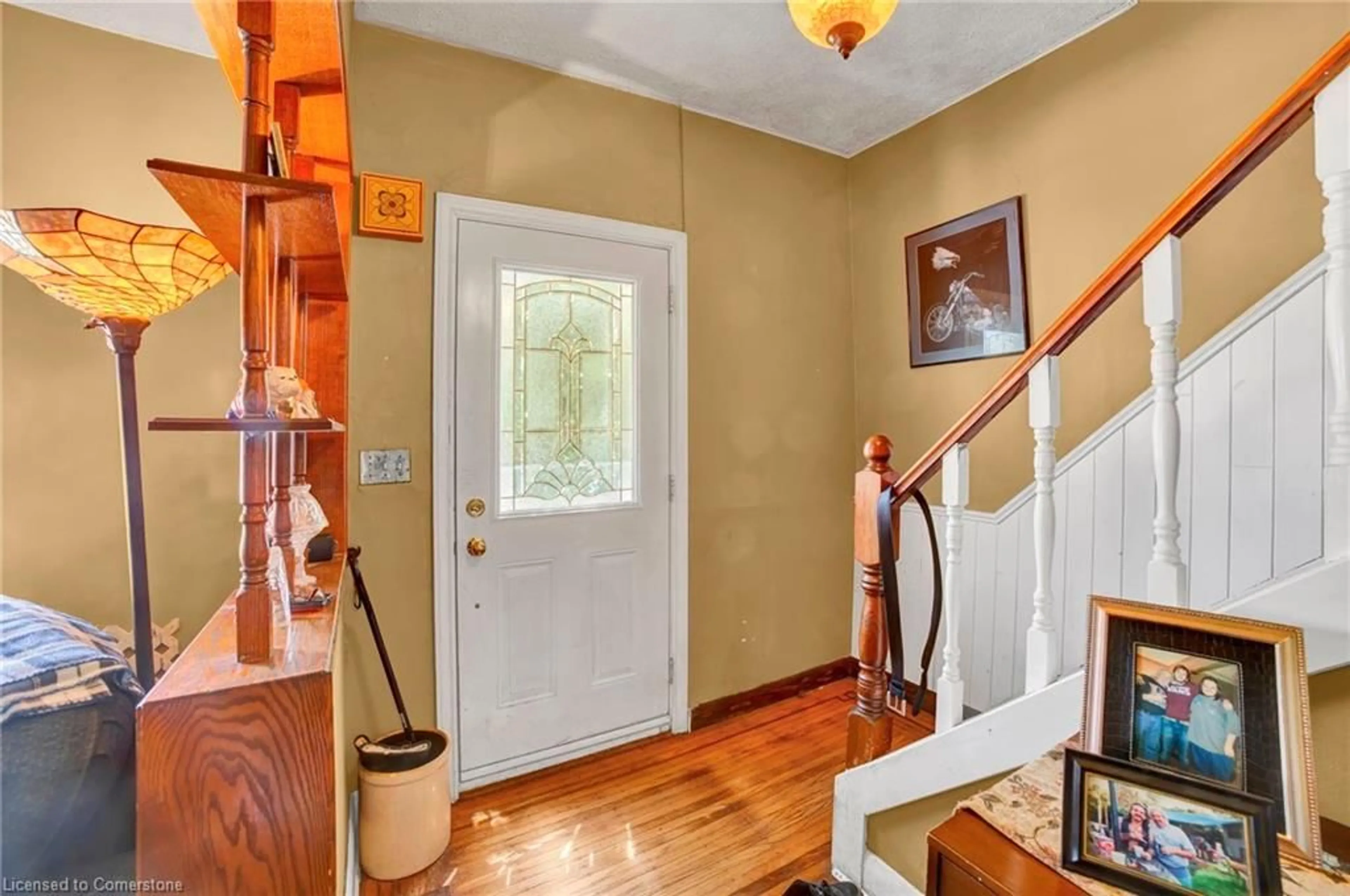 Indoor entryway for 38 Caledon Ave, Hamilton Ontario L9C 3C6