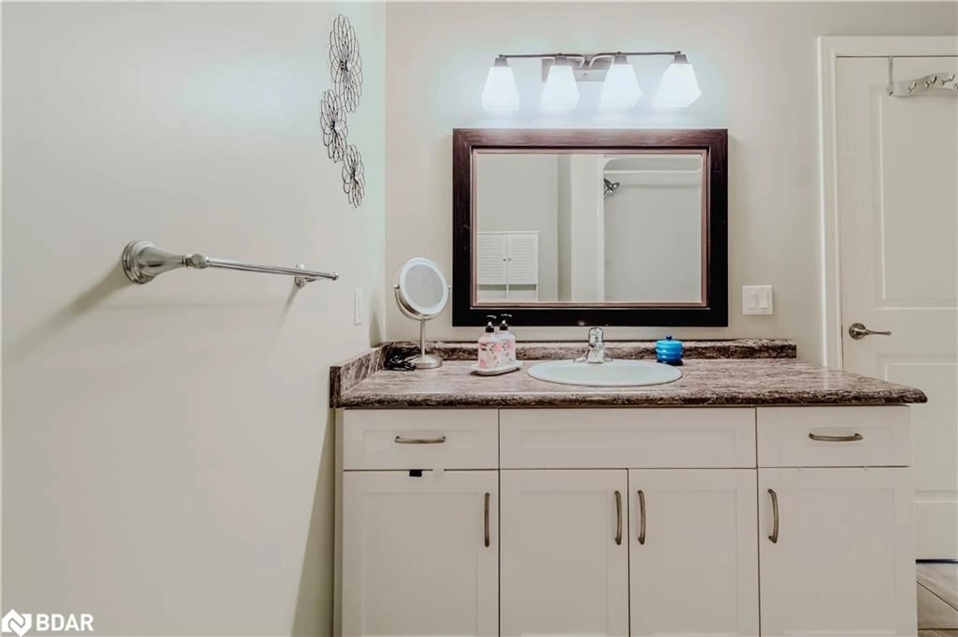 Standard bathroom, unknown for 12 Lafayette St, Jarvis Ontario N0A 1J0