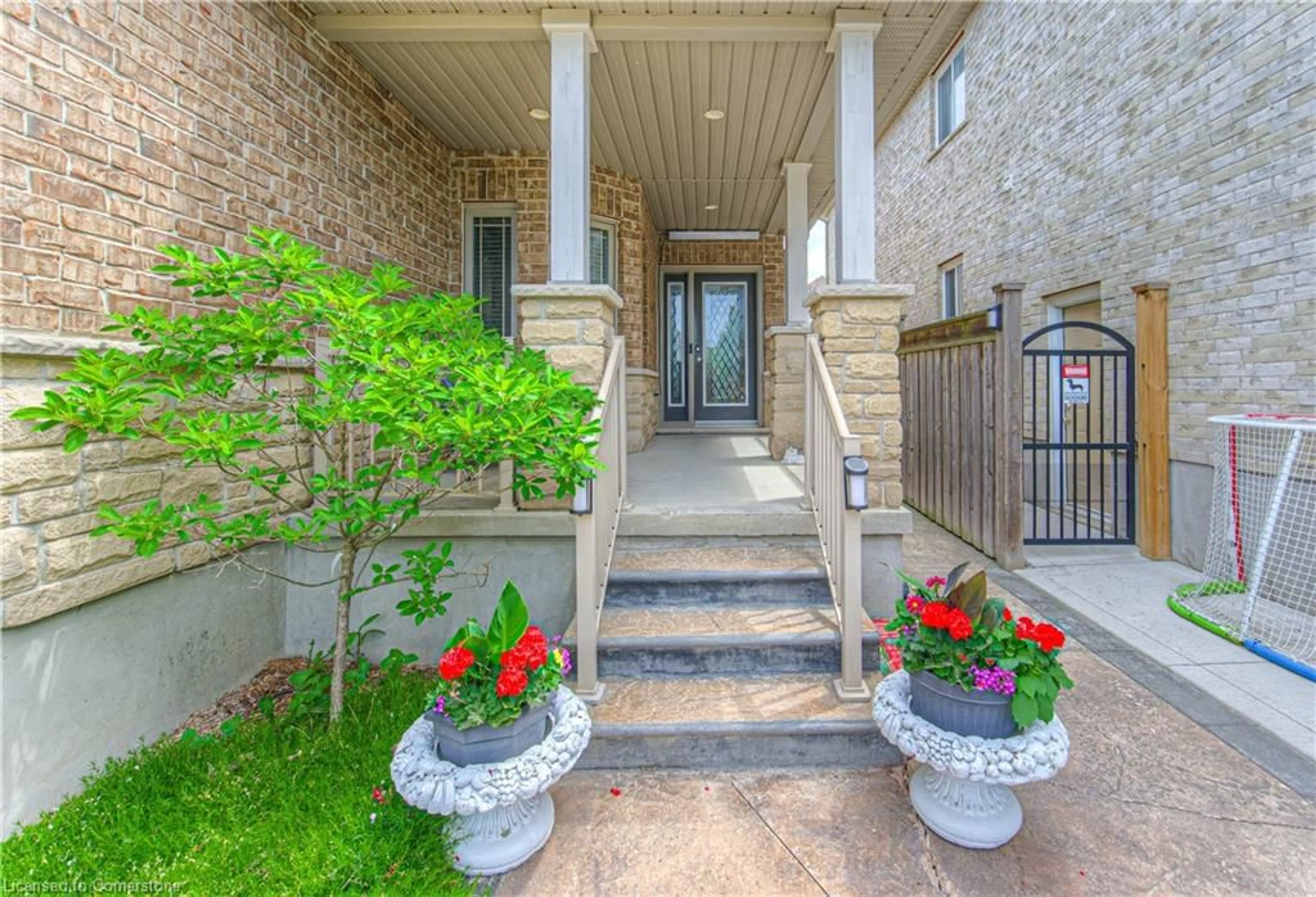 Indoor entryway for 7 Yates Ave, Cambridge Ontario N1P 0A3